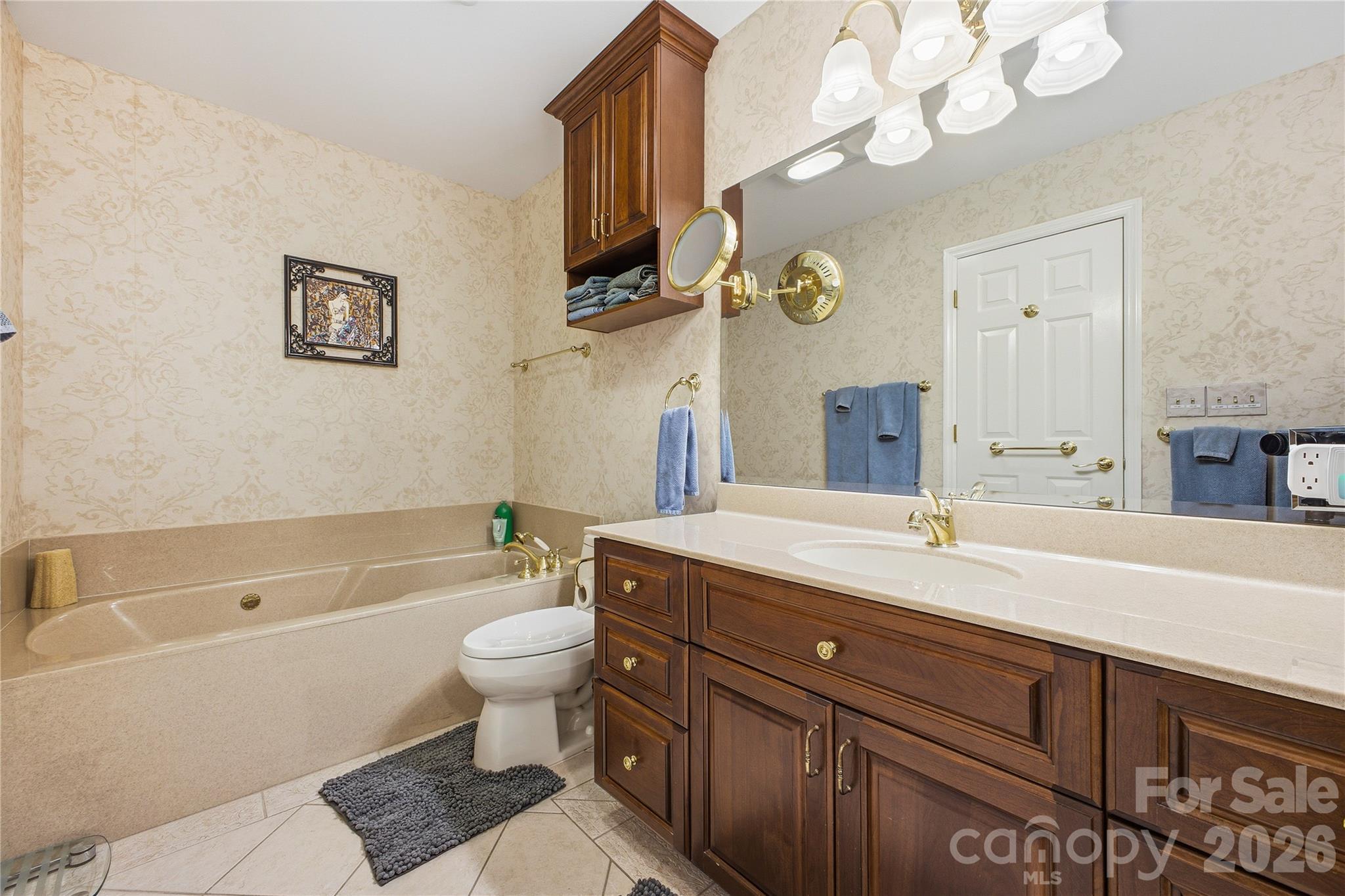 1403 Fleetwood Plaza — Hendersonville