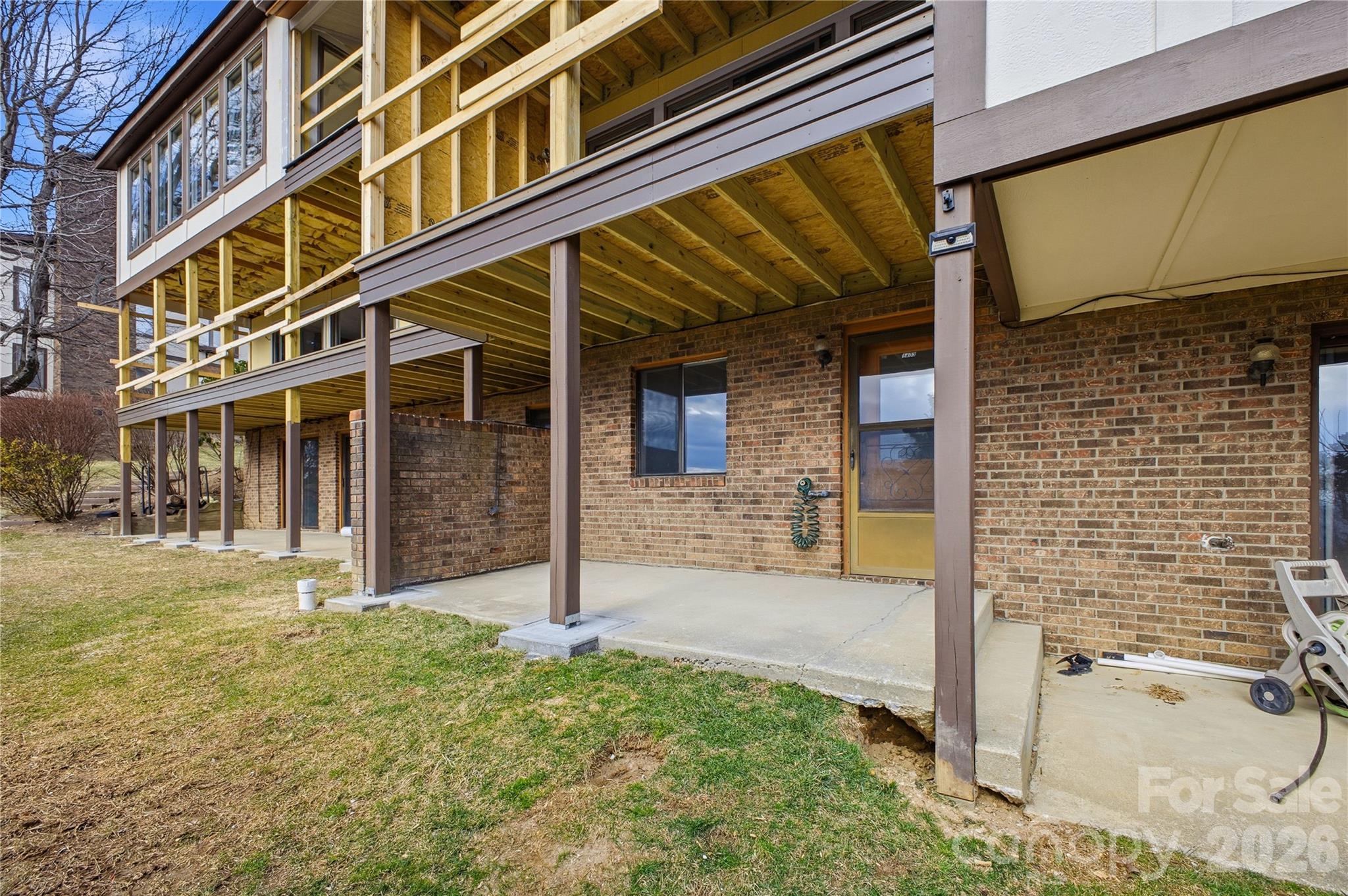 1403 Fleetwood Plaza — Hendersonville
