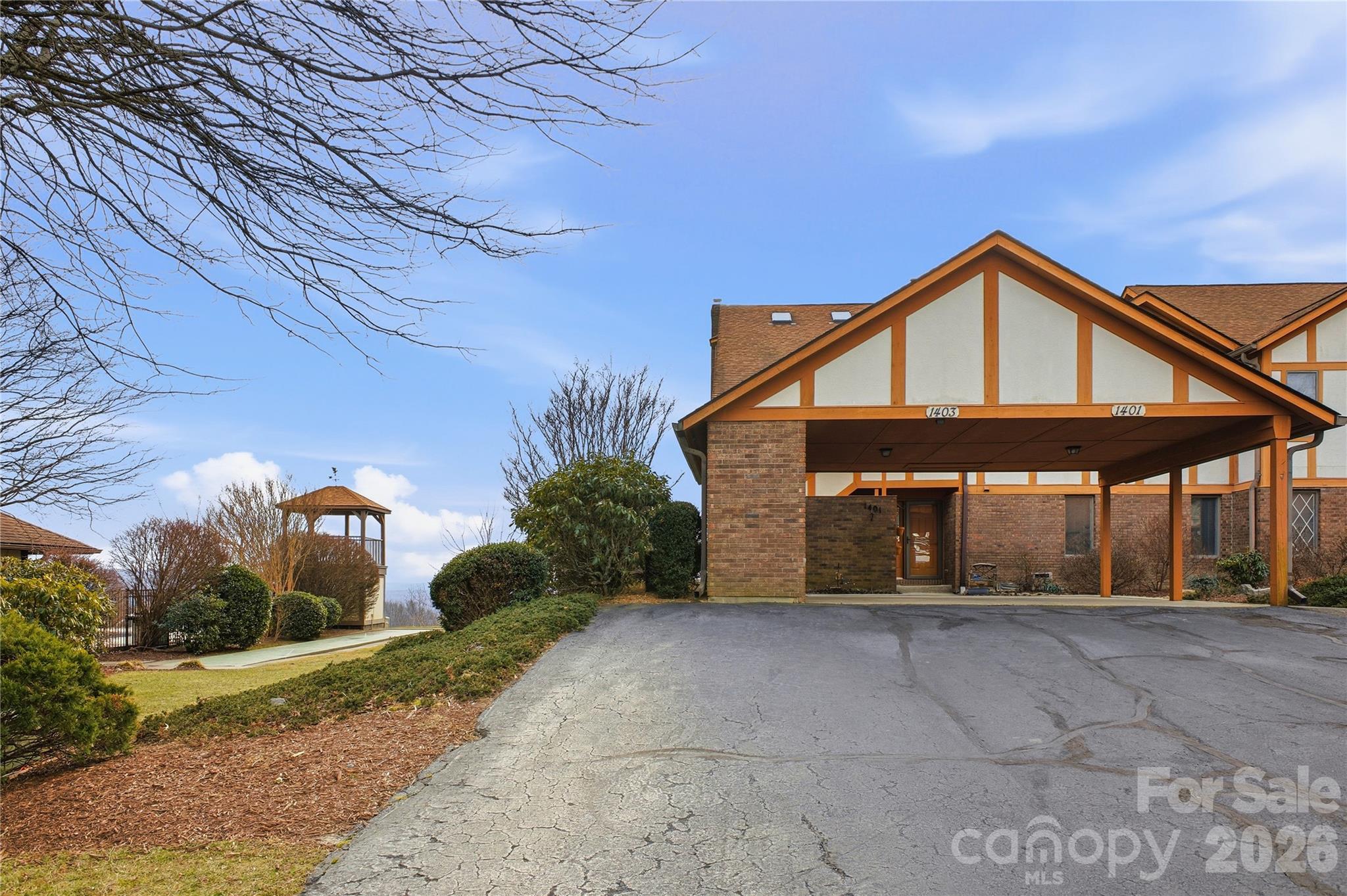 1403 Fleetwood Plaza — Hendersonville