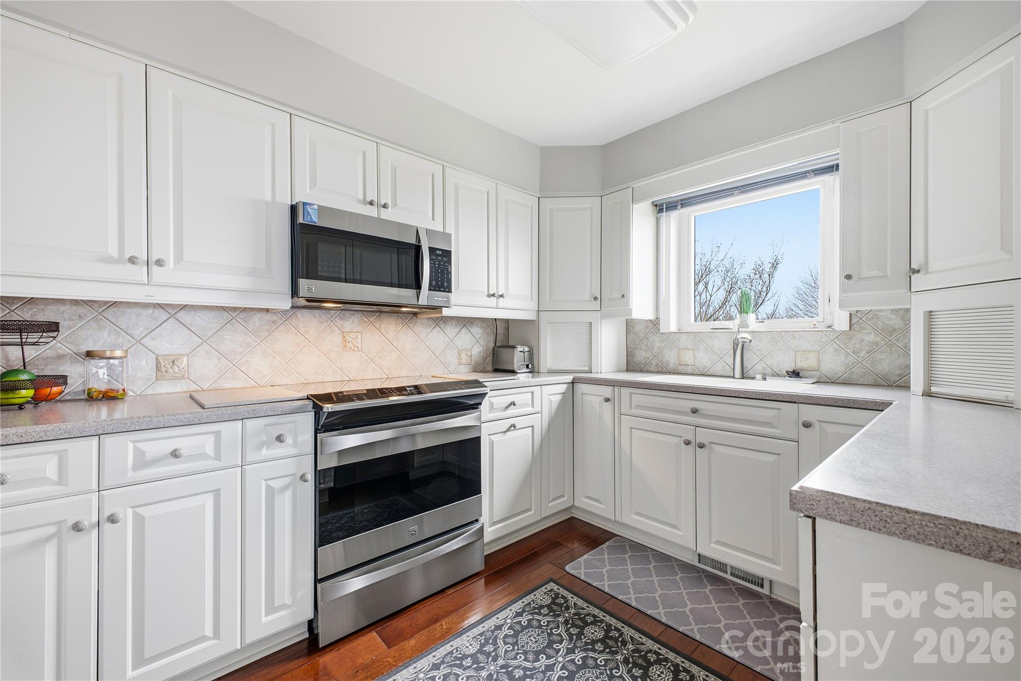 1403 Fleetwood Plaza — Hendersonville
