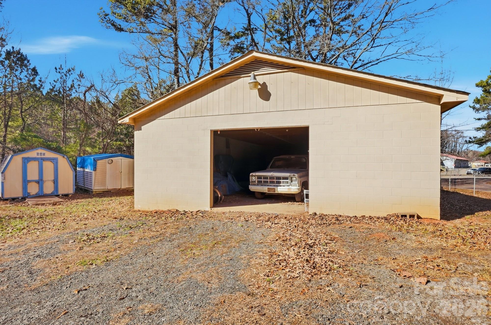 343 Carr Road — Dallas