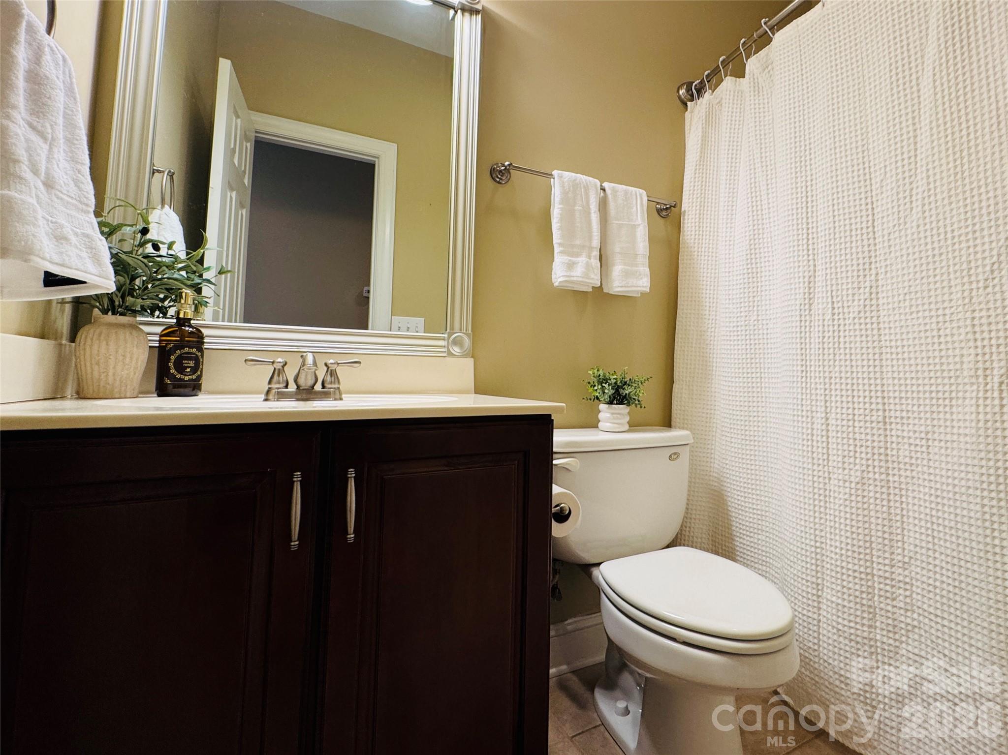 1266 Oak Grove Lane — Salisbury