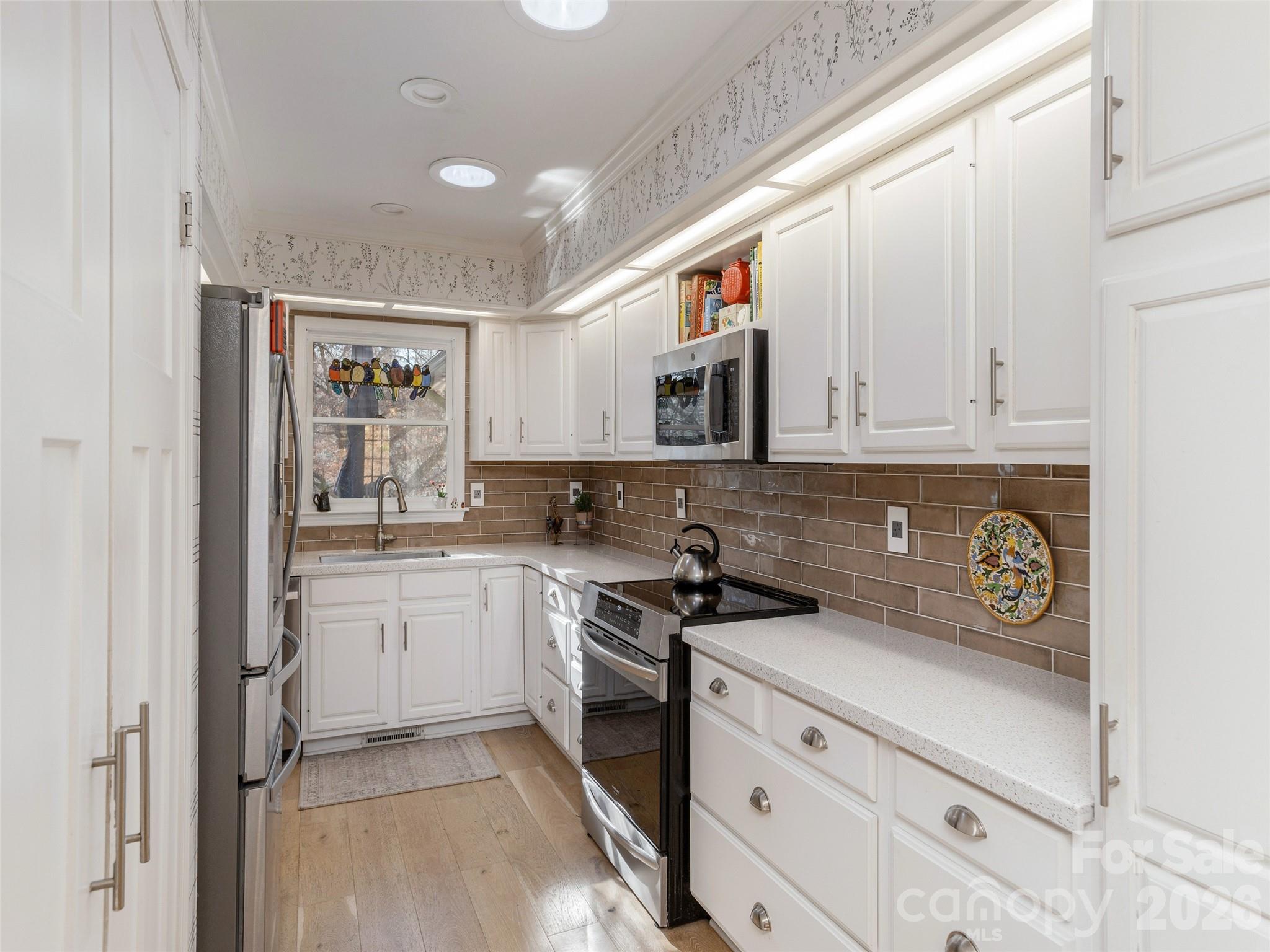 128 Camellia Way — Hendersonville