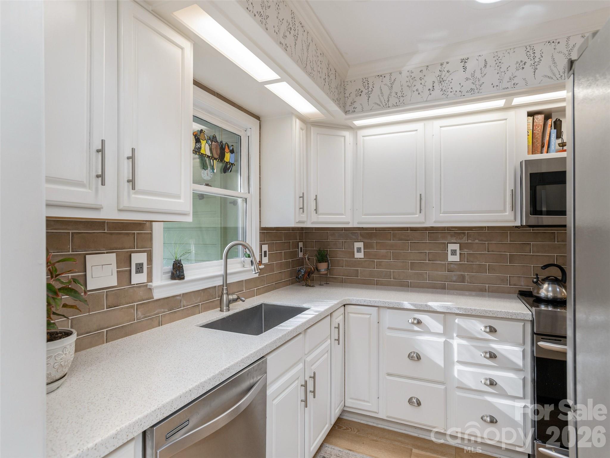 128 Camellia Way — Hendersonville