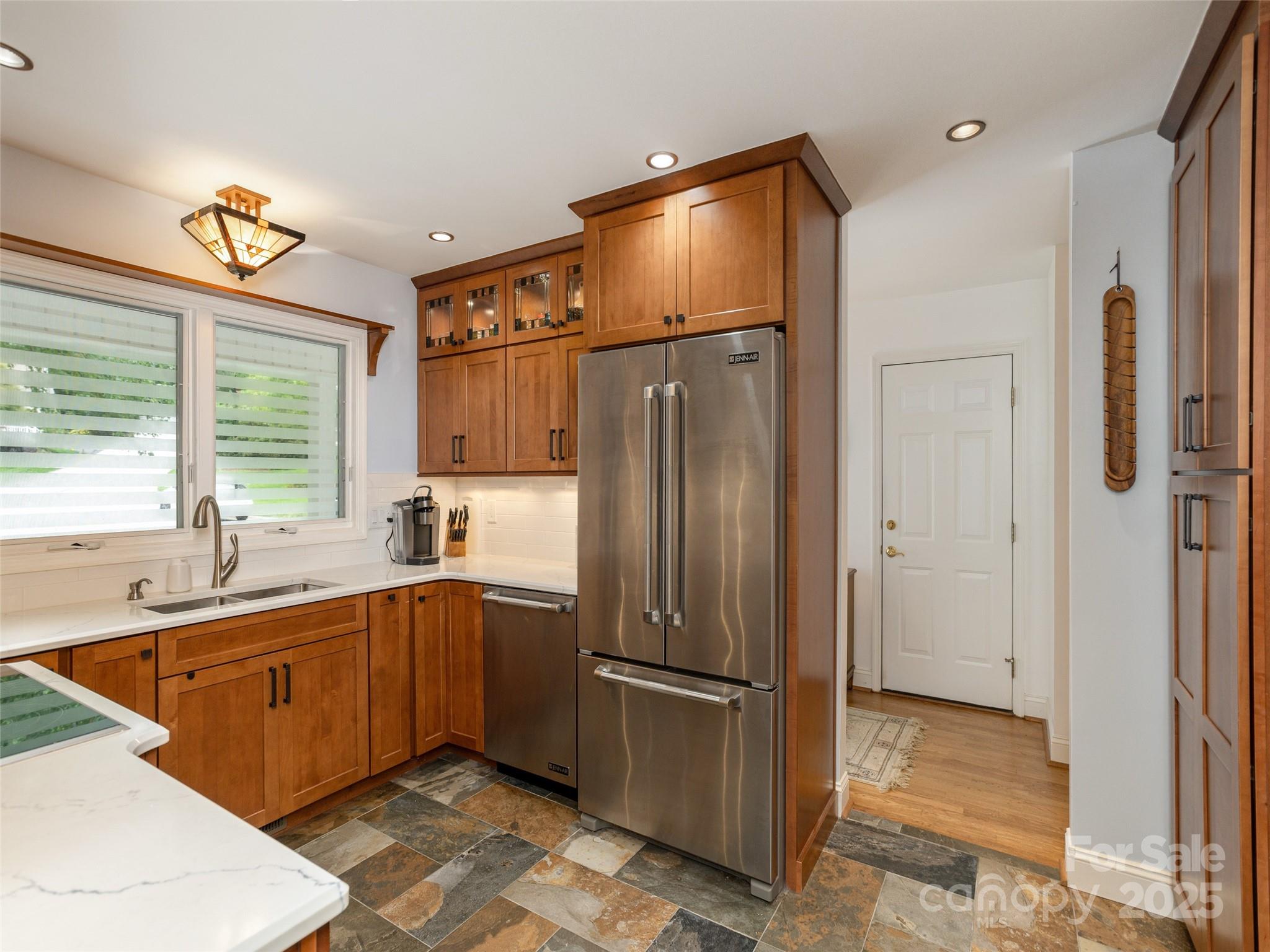 210 Black Oak Lane — Hendersonville