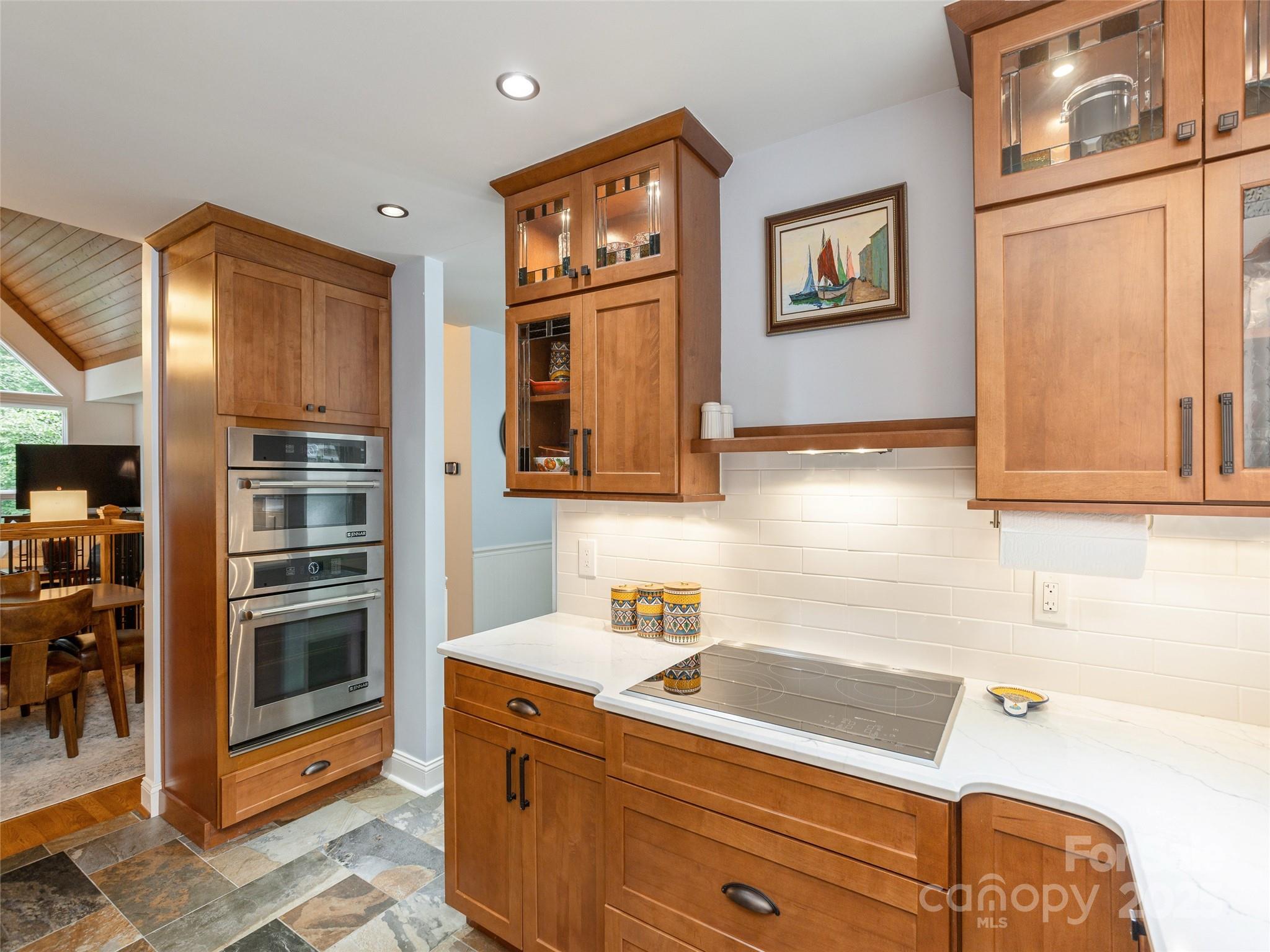 210 Black Oak Lane — Hendersonville