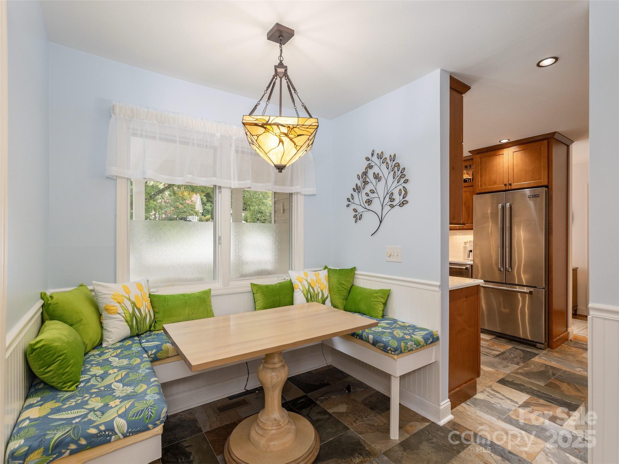 210 Black Oak Lane — Hendersonville