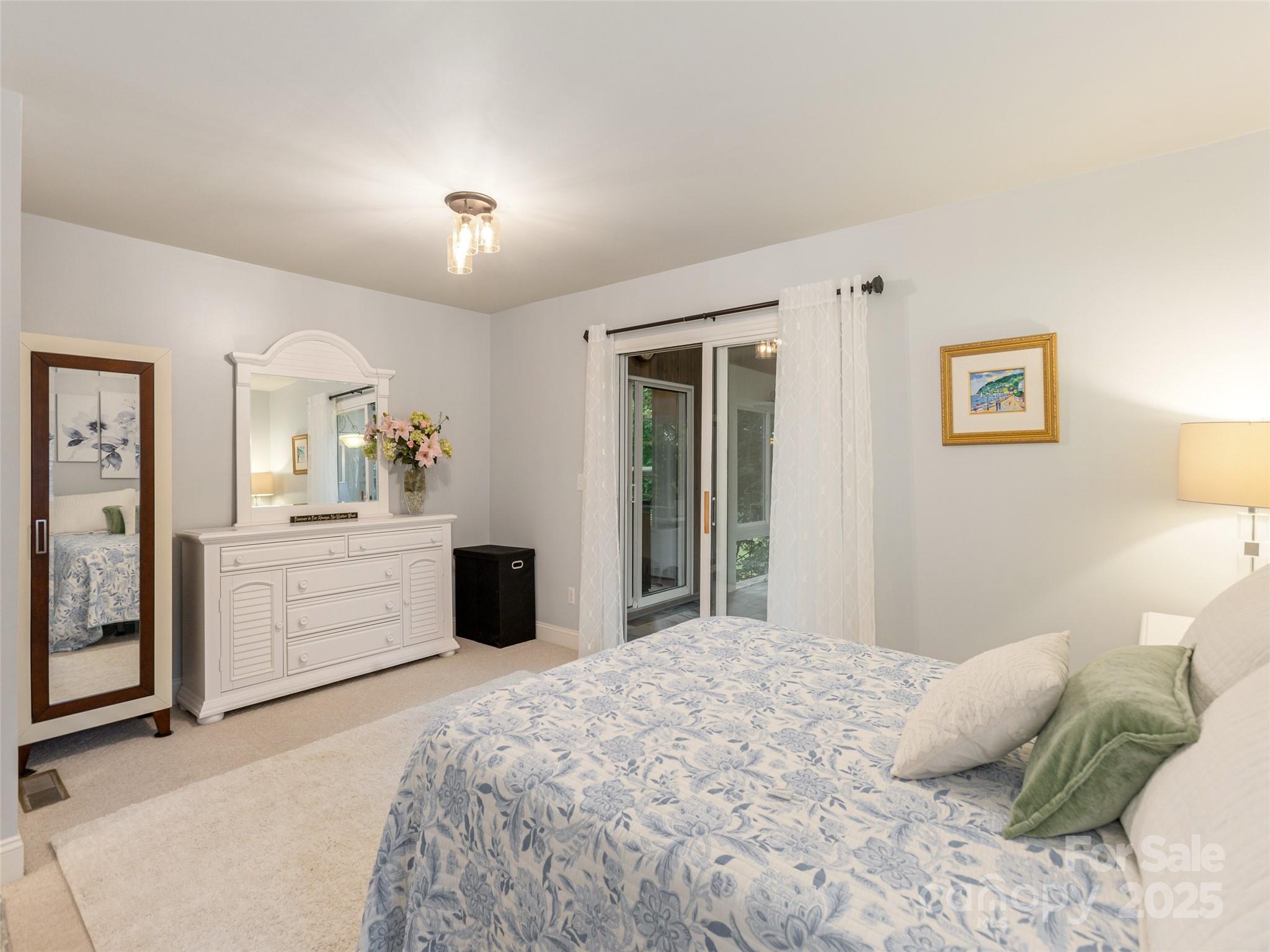 210 Black Oak Lane — Hendersonville