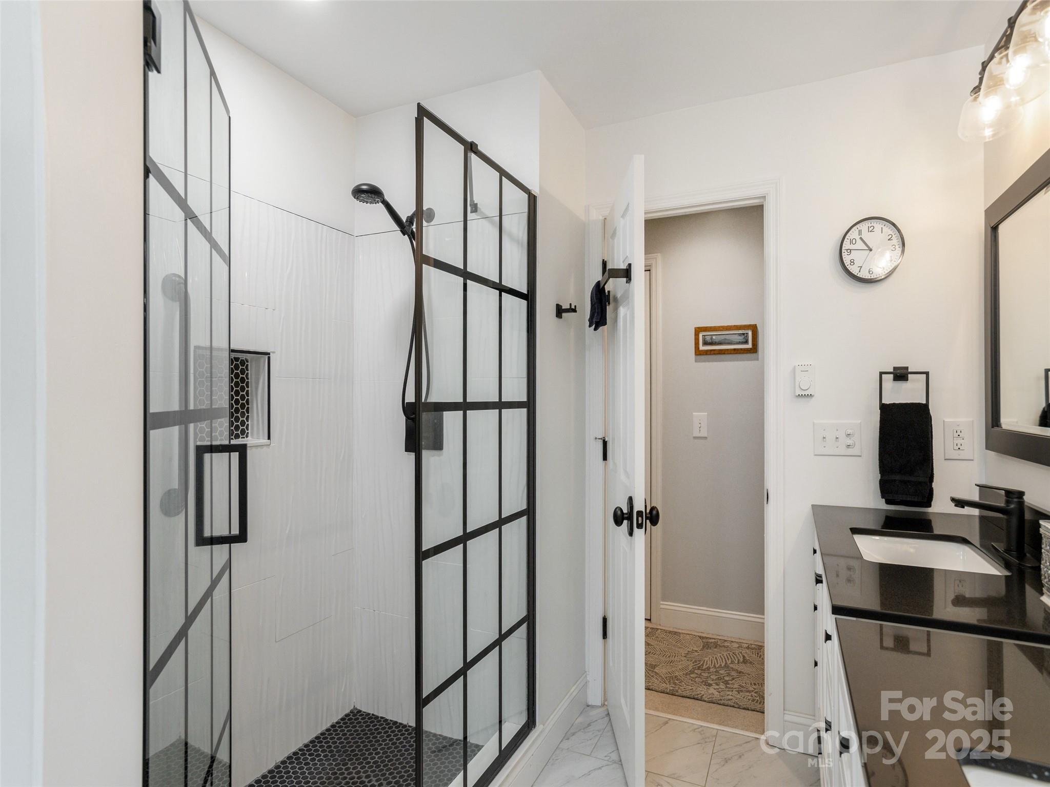 210 Black Oak Lane — Hendersonville