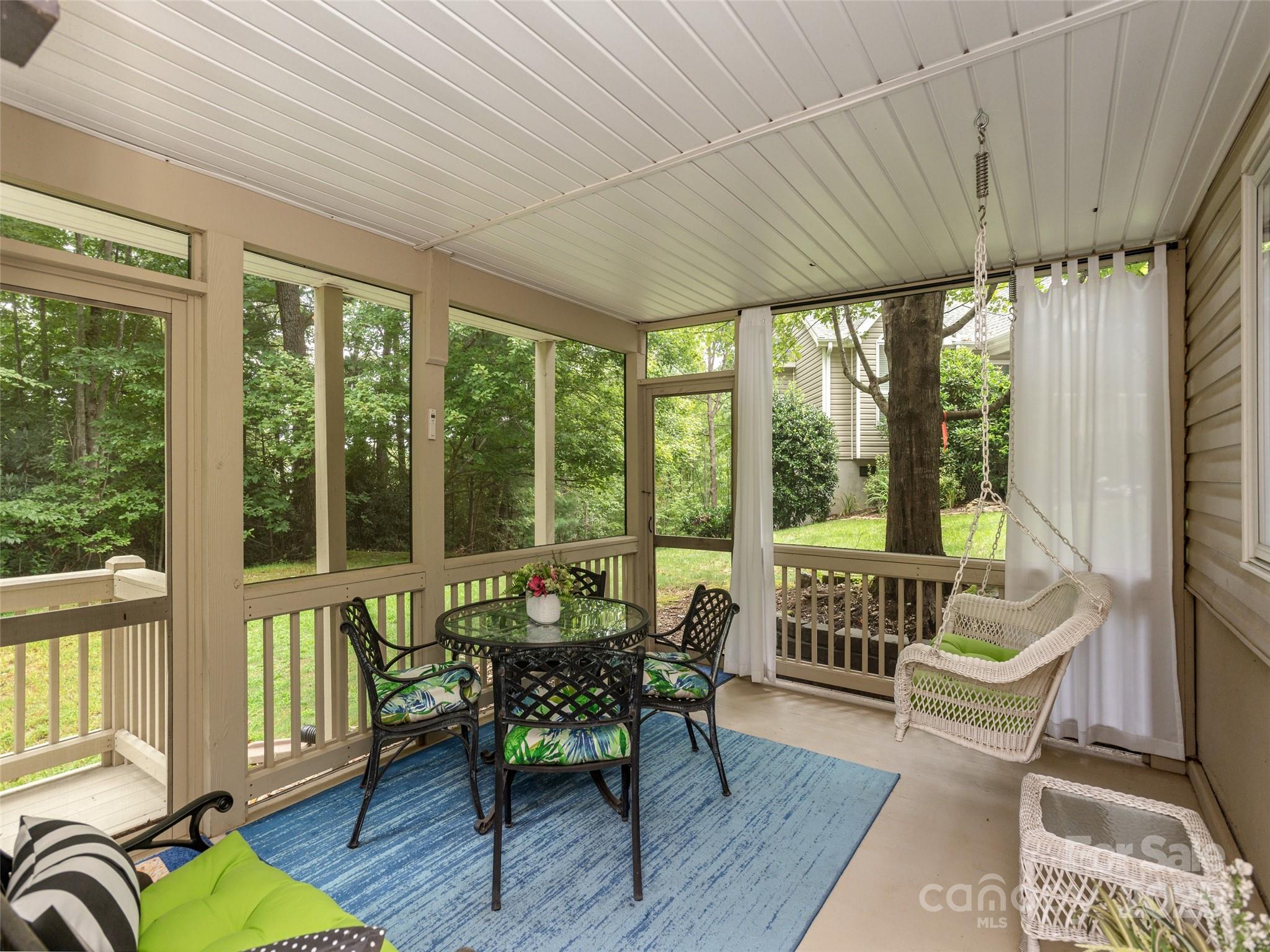 210 Black Oak Lane — Hendersonville