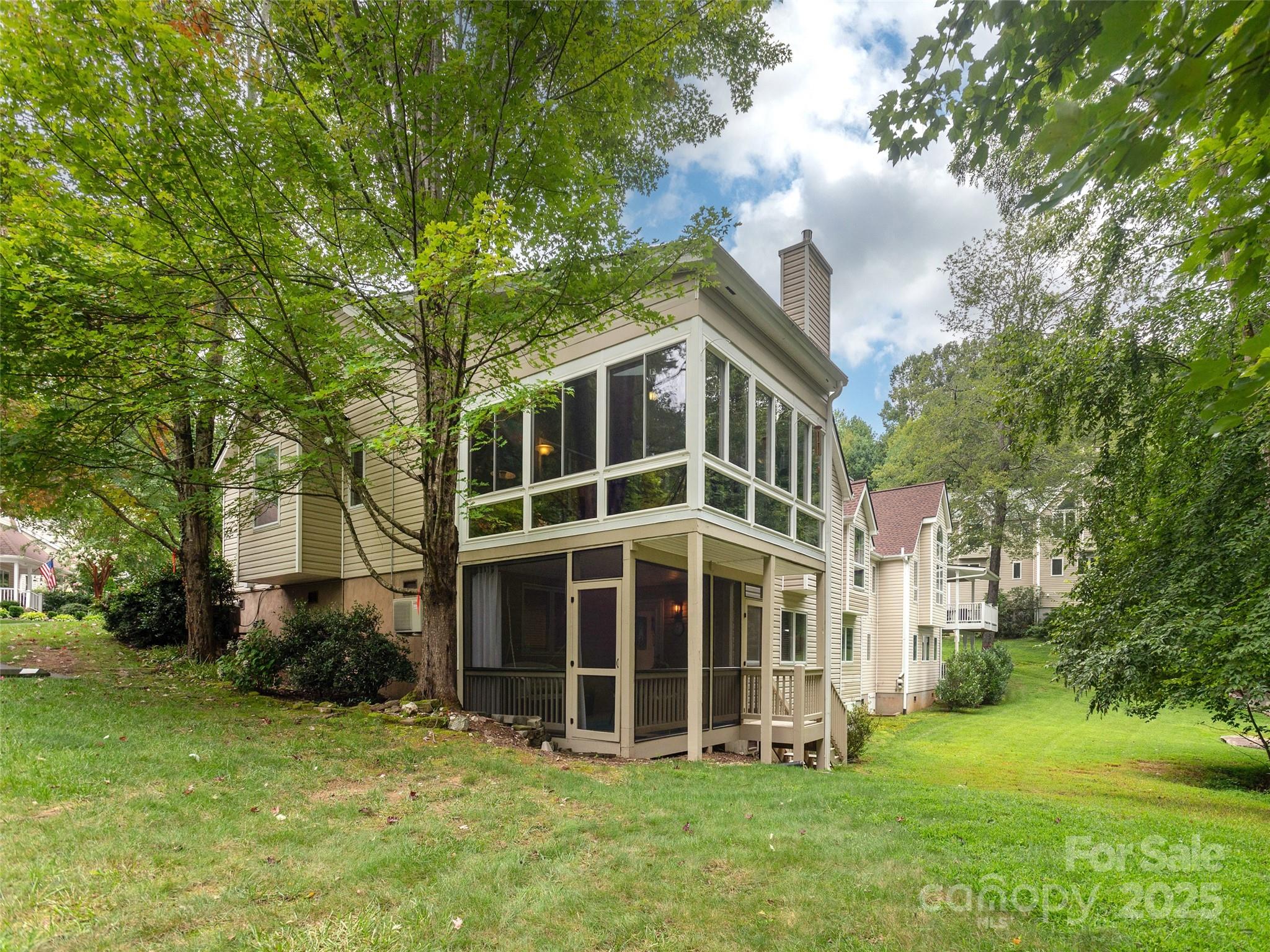 210 Black Oak Lane — Hendersonville