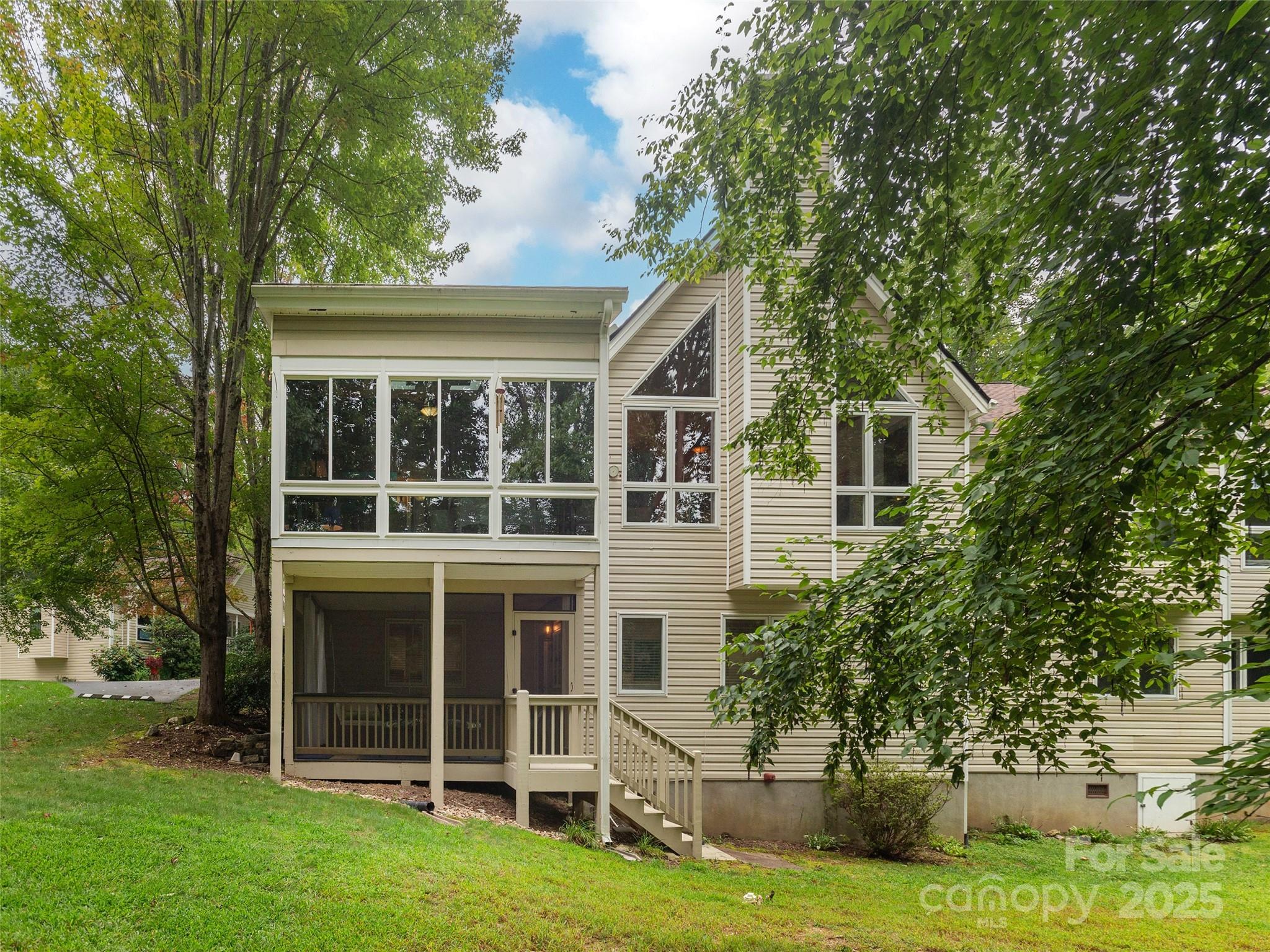 210 Black Oak Lane — Hendersonville