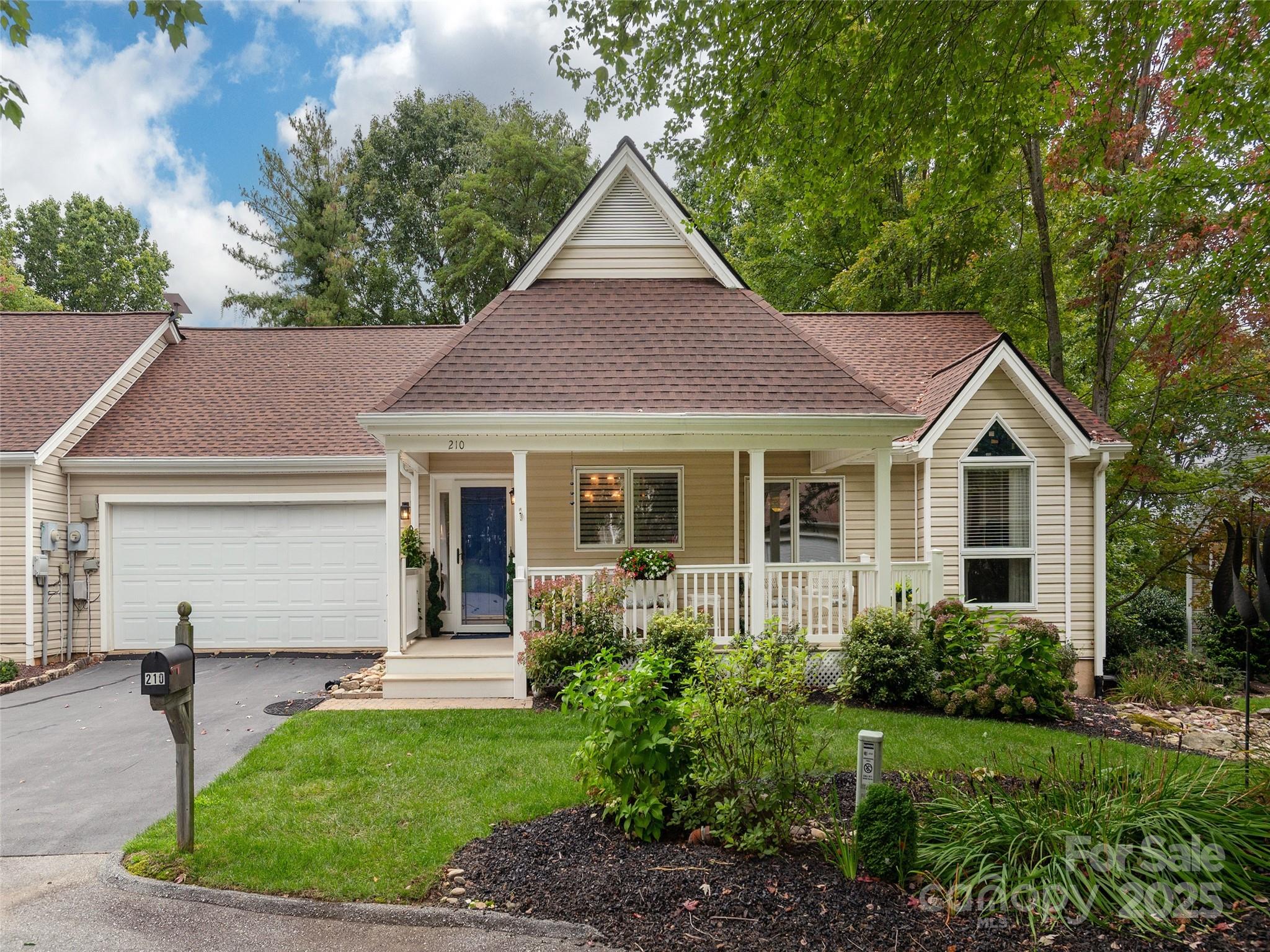 210 Black Oak Lane — Hendersonville
