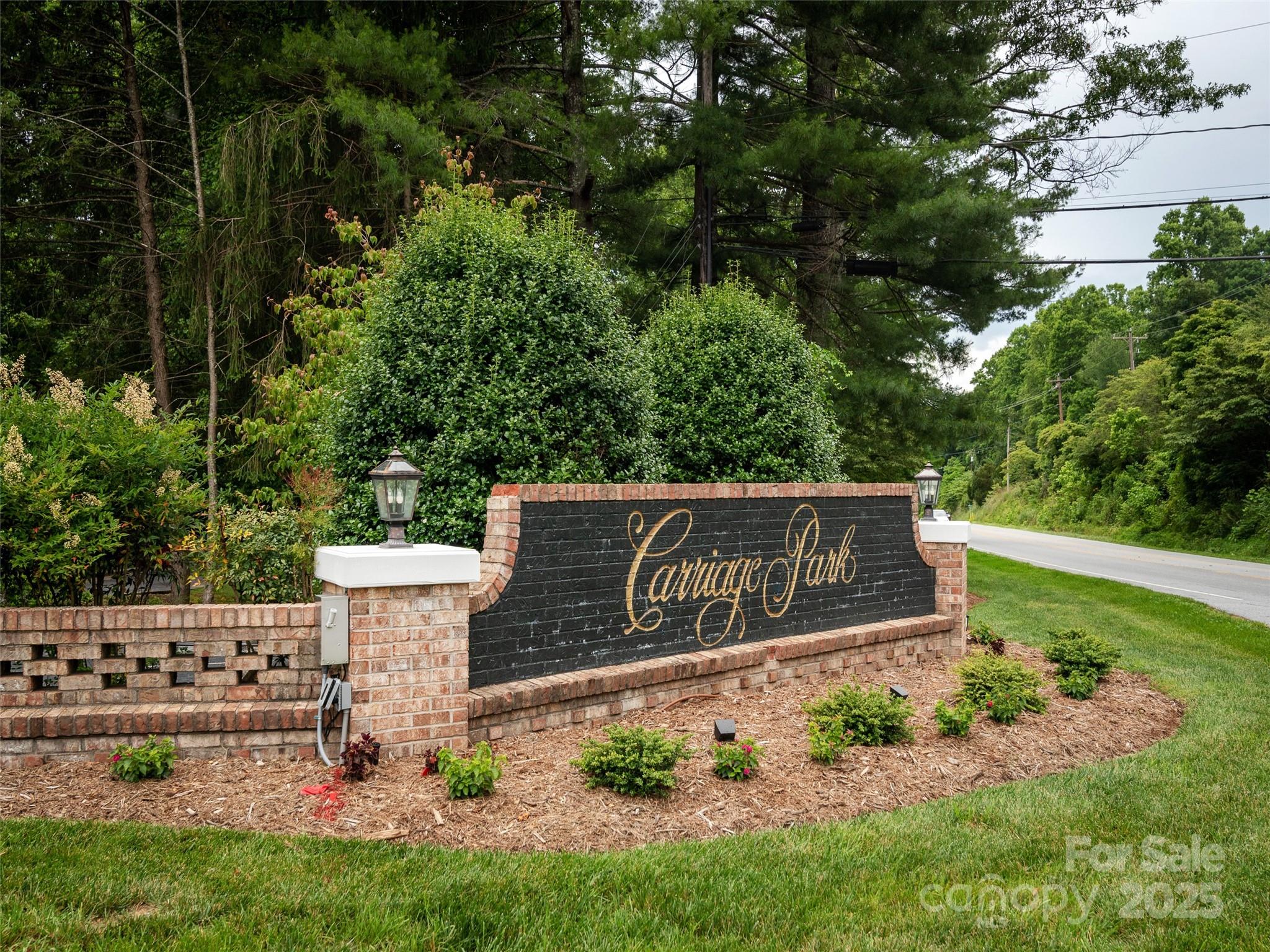 210 Black Oak Lane — Hendersonville
