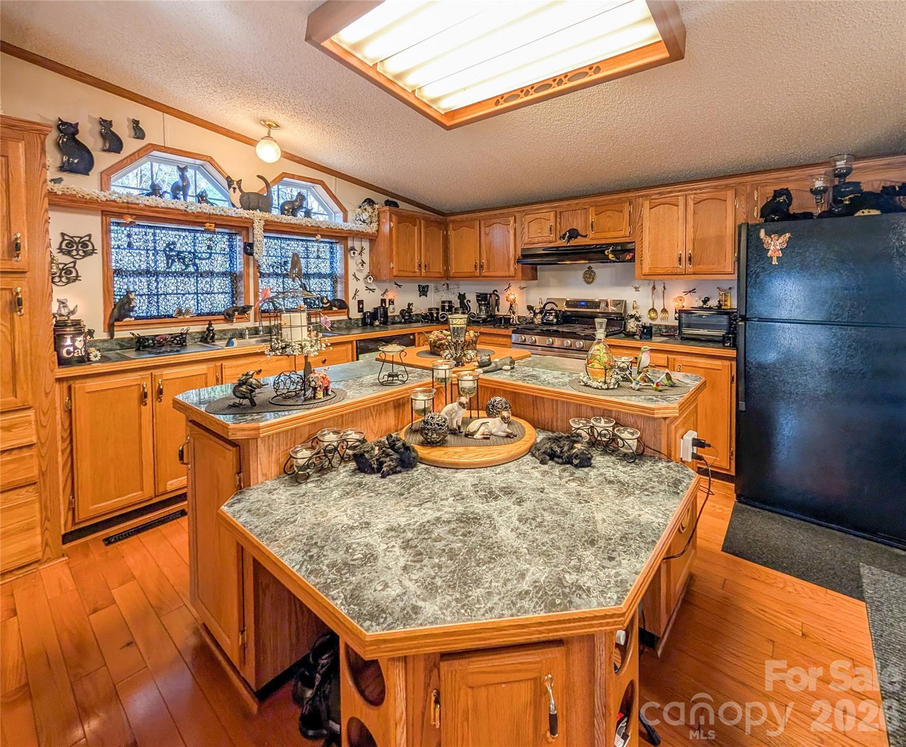 1372 Lickskillet Road — Burnsville