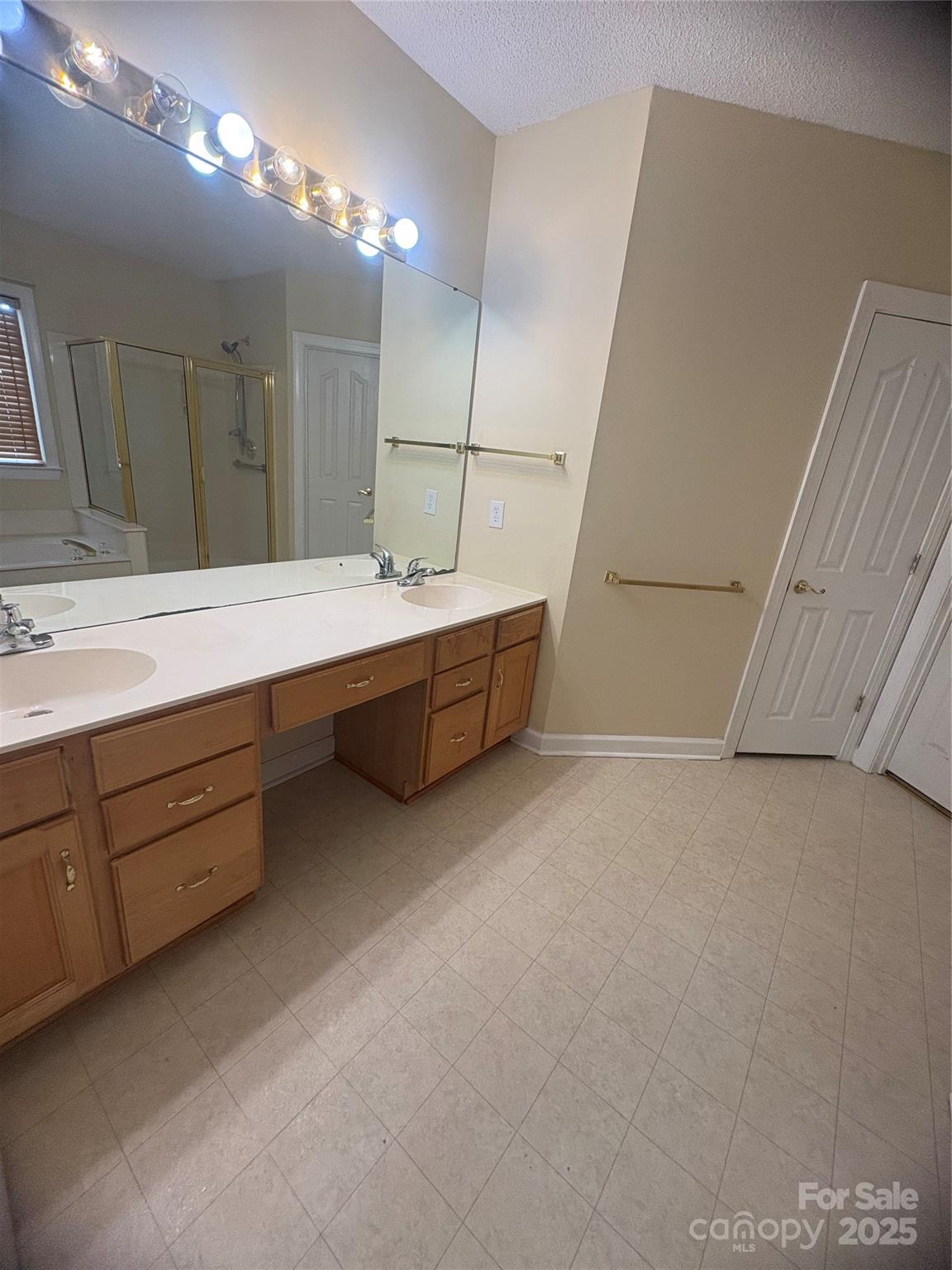 5828 Swanston Drive — Charlotte