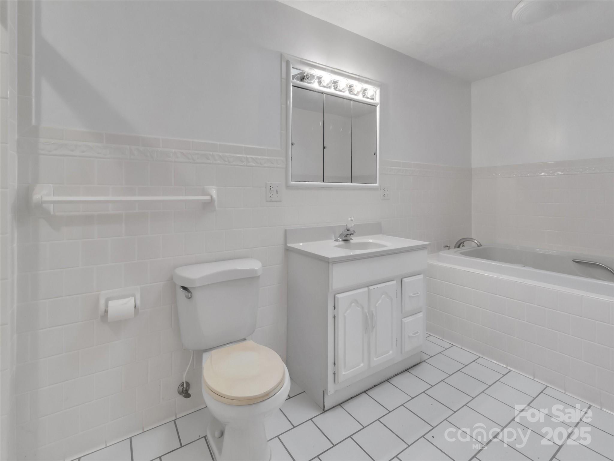 18 & 44 Sierra Point — Waynesville