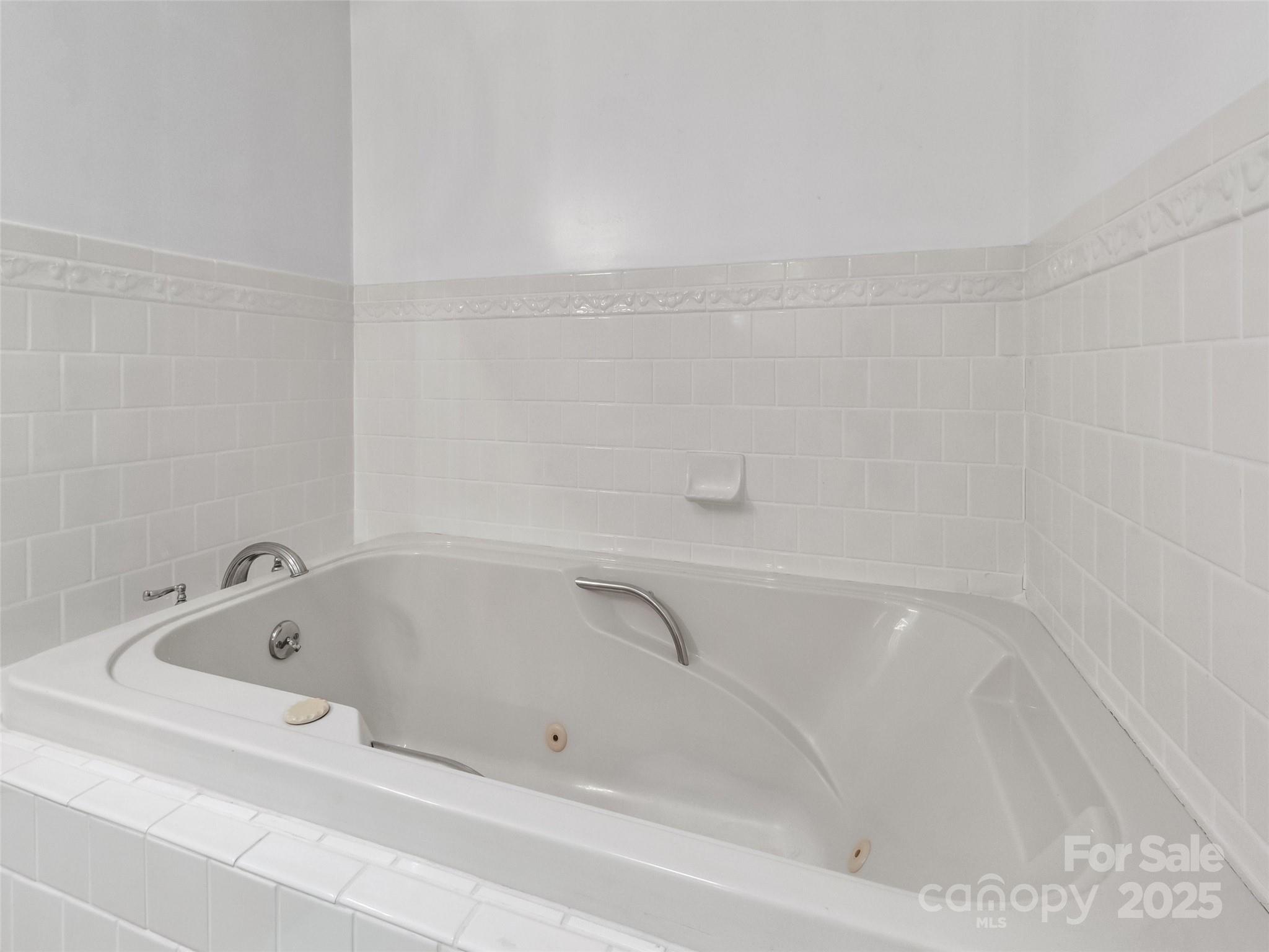 18 & 44 Sierra Point — Waynesville
