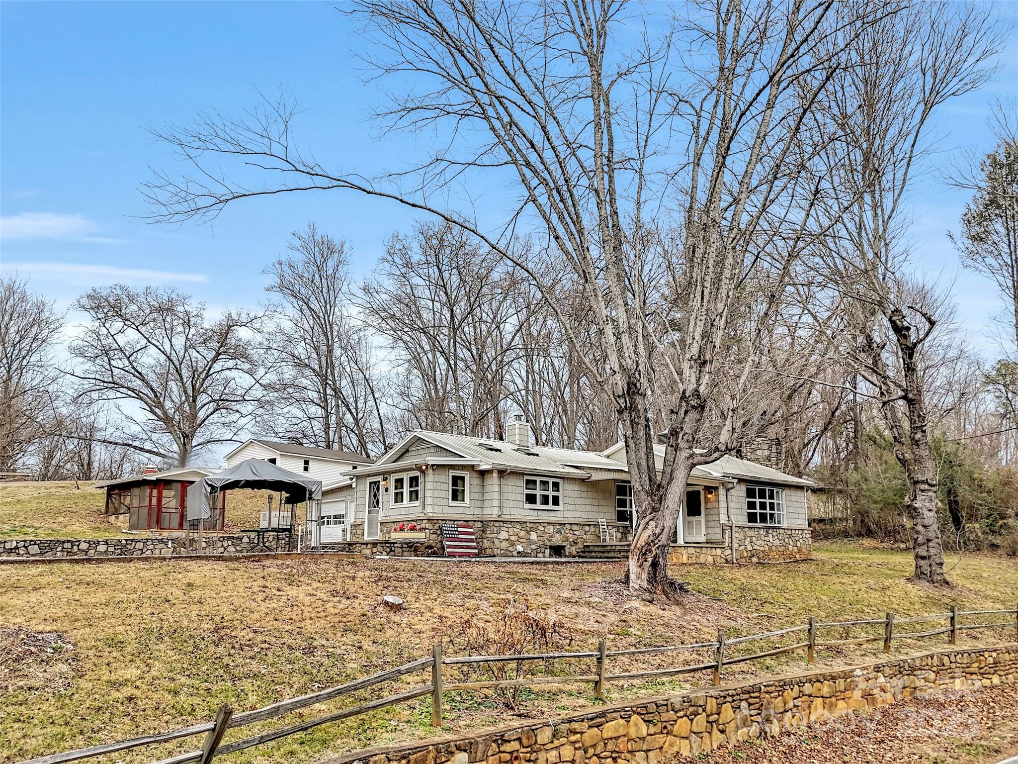 18 & 44 Sierra Point — Waynesville