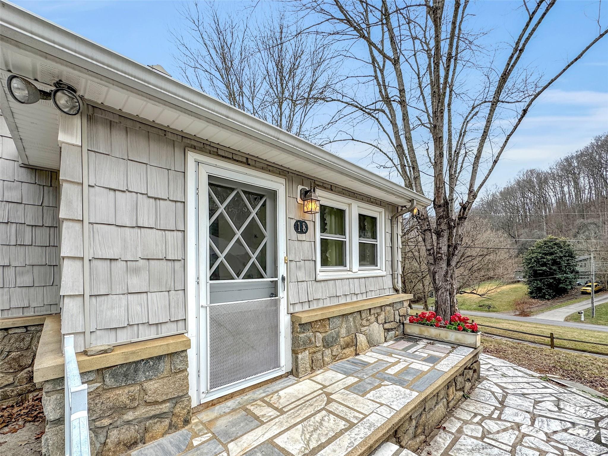 18 & 44 Sierra Point — Waynesville