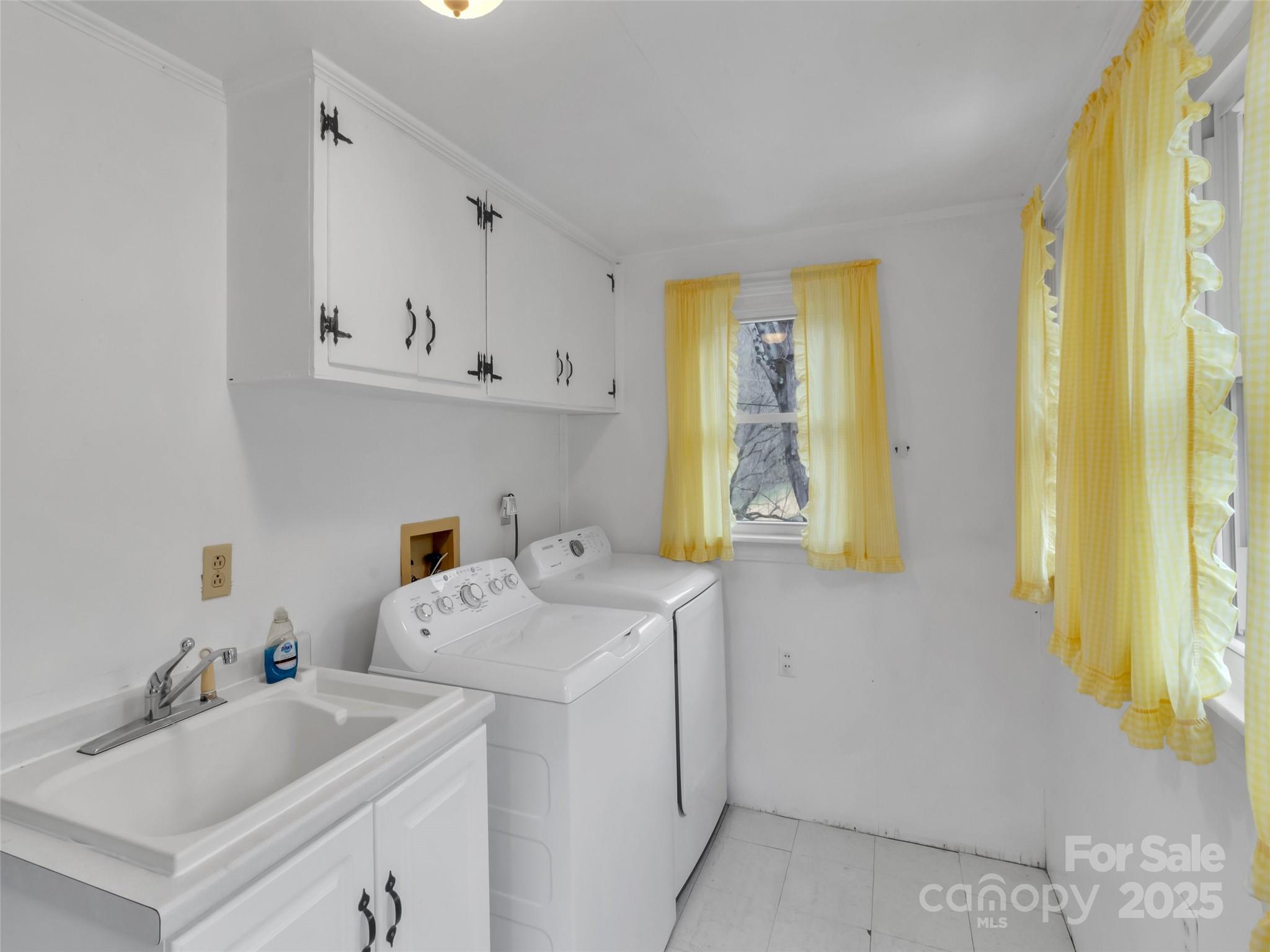 18 & 44 Sierra Point — Waynesville