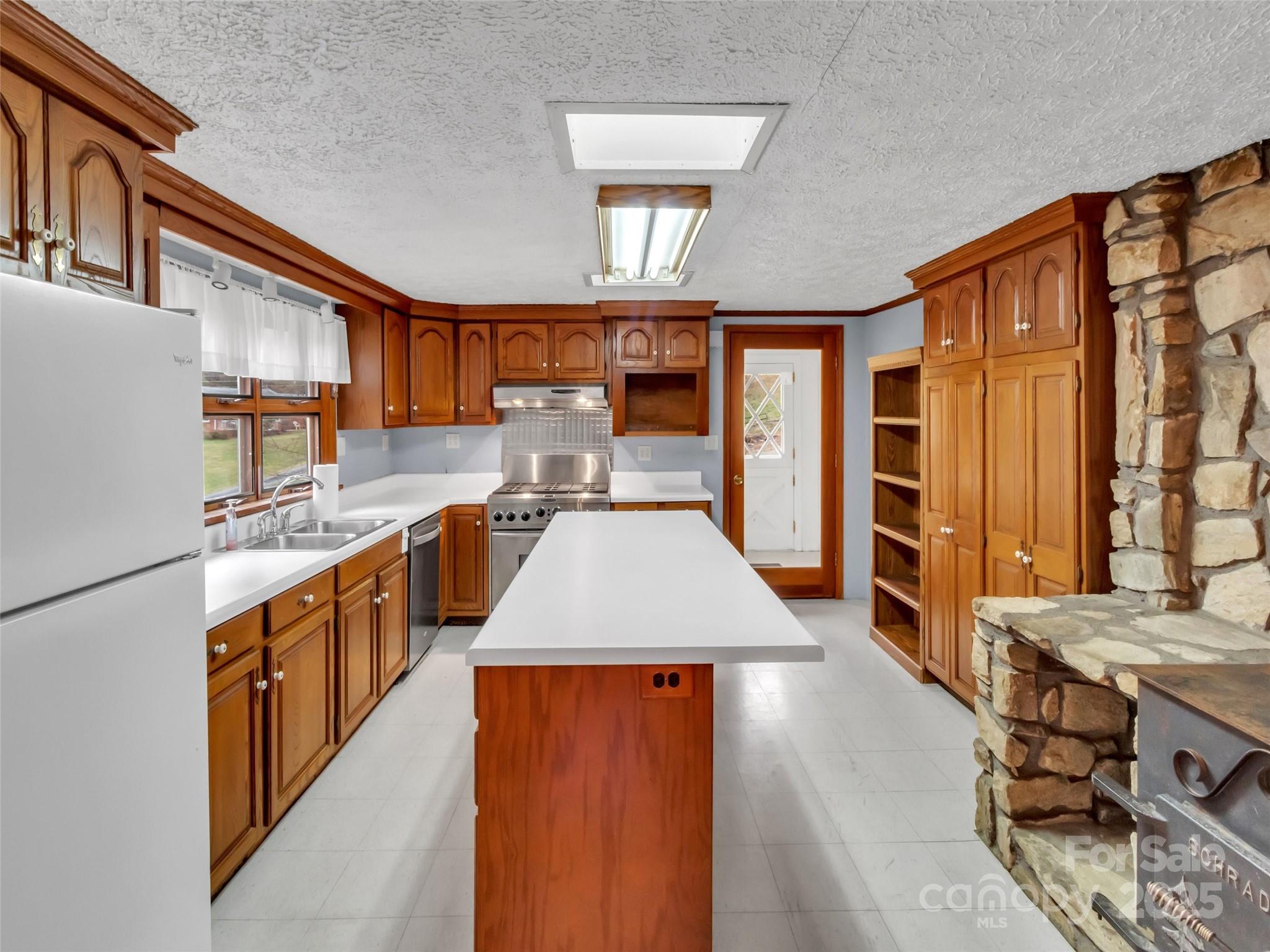 18 & 44 Sierra Point — Waynesville