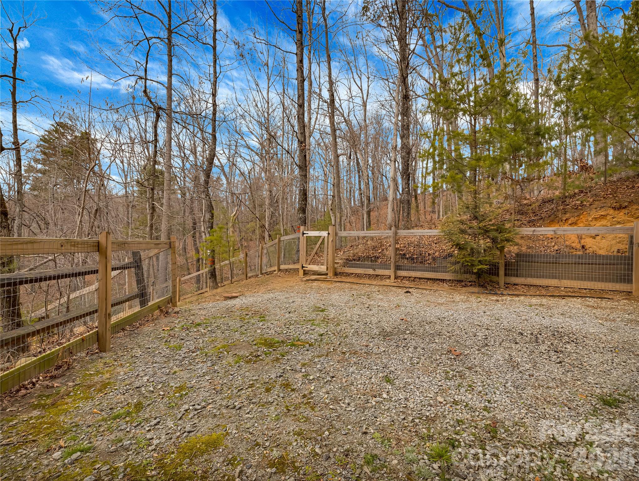 184 Deep Woods Lane — Saluda