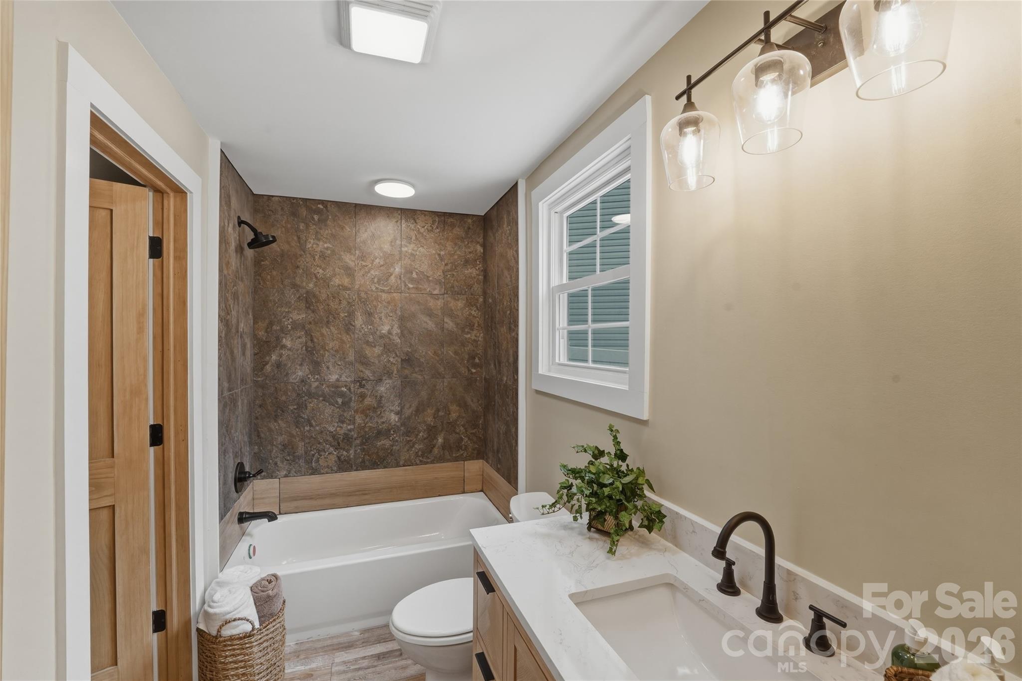 522 W Mclelland Avenue — Mooresville