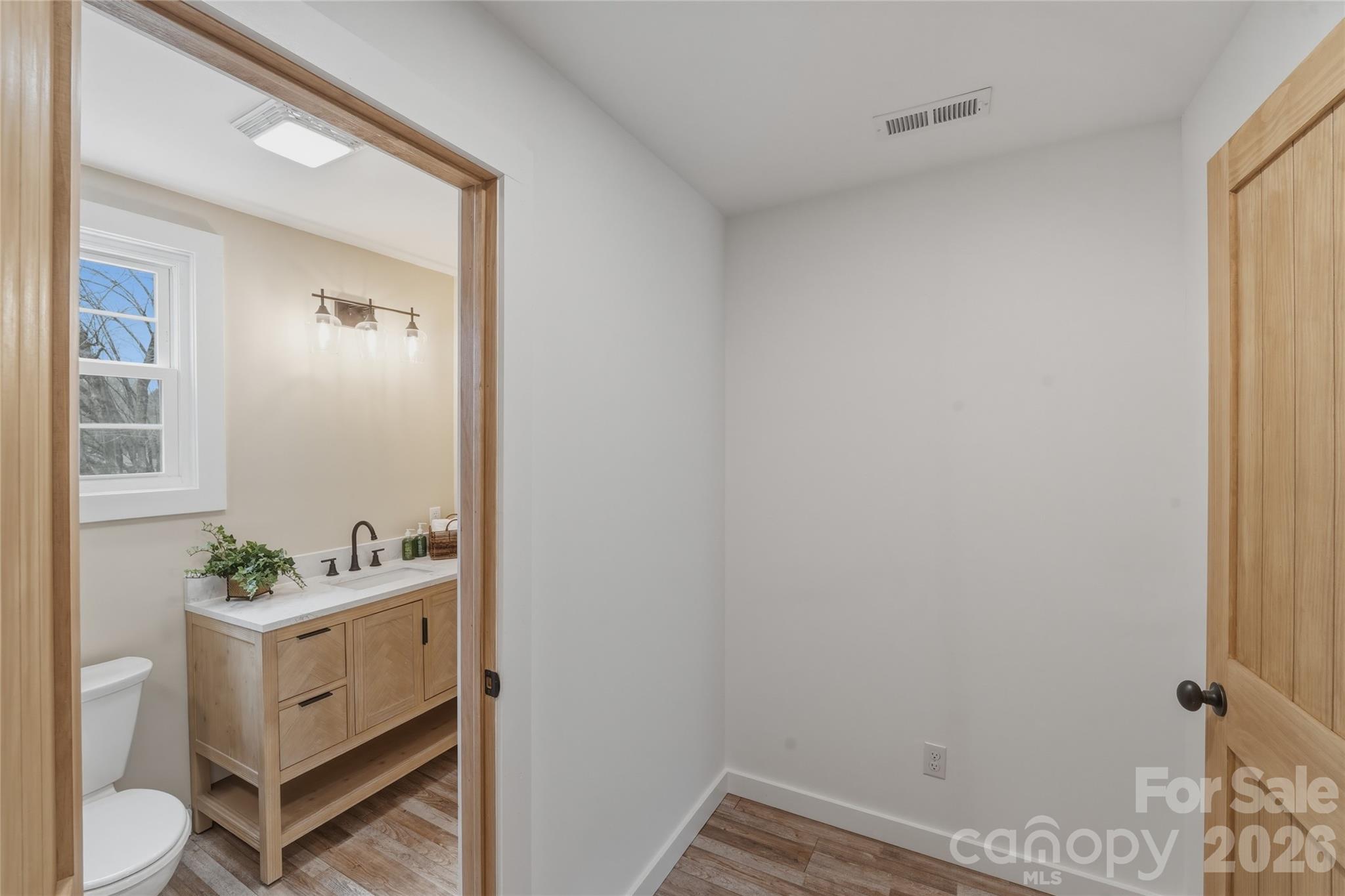 522 W Mclelland Avenue — Mooresville