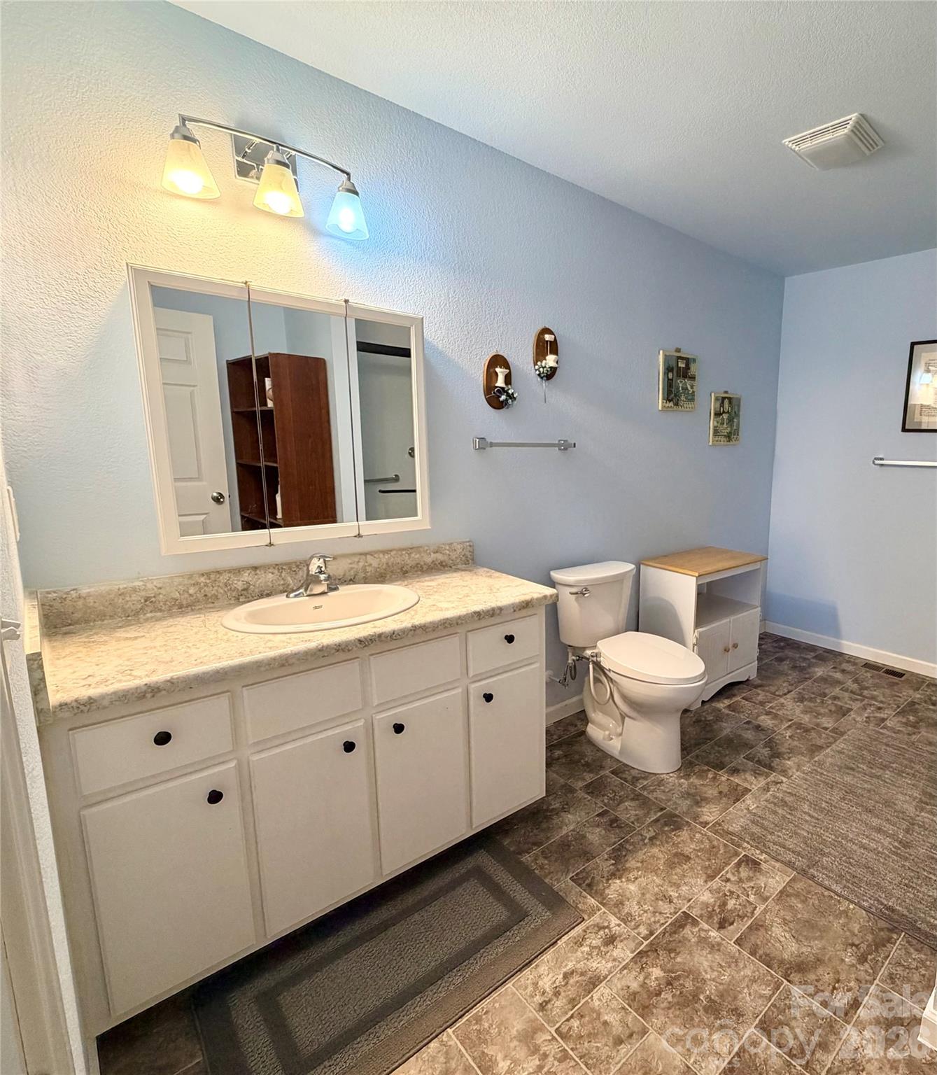 162 Sandstone Drive — Union Mills