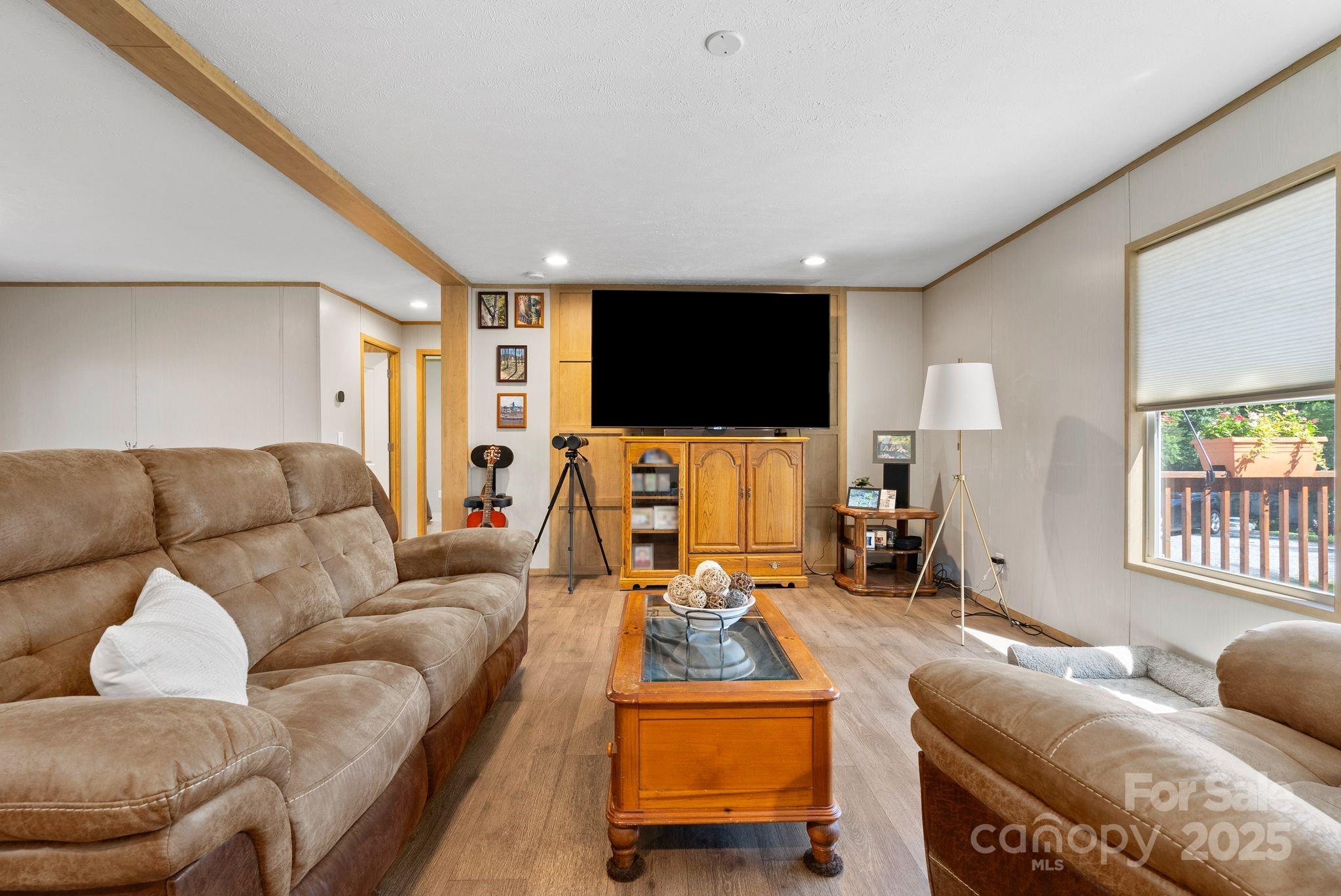102 Kiwassa Lane — Hendersonville