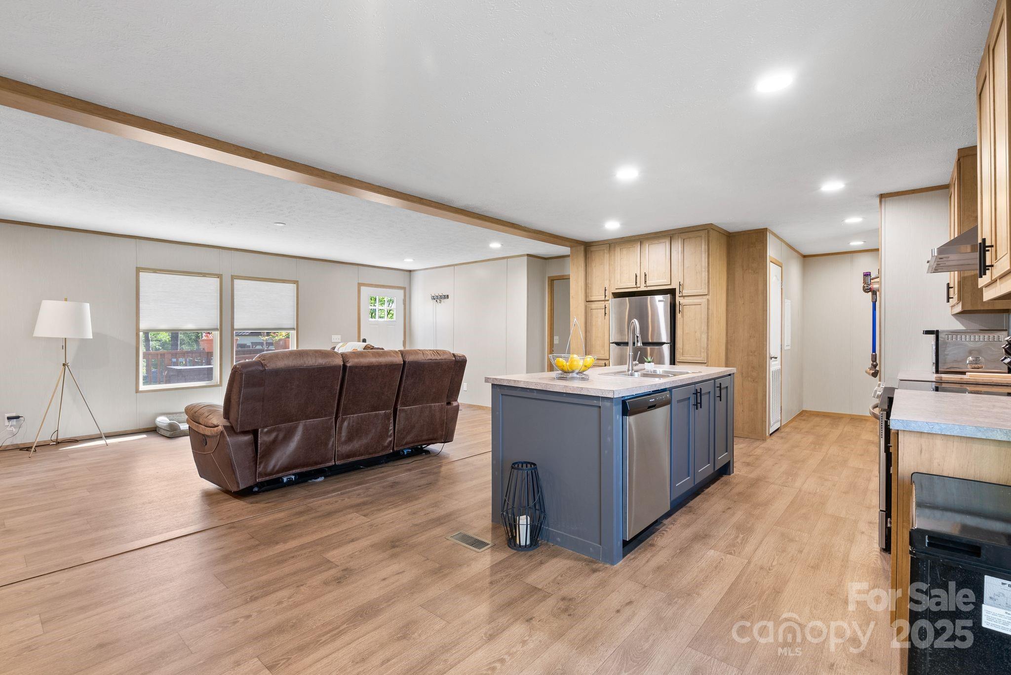 102 Kiwassa Lane — Hendersonville