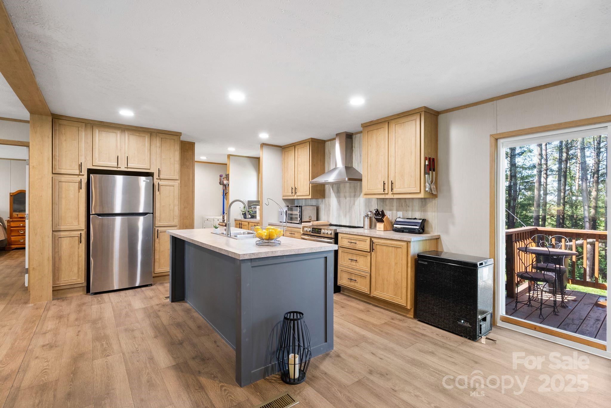 102 Kiwassa Lane — Hendersonville