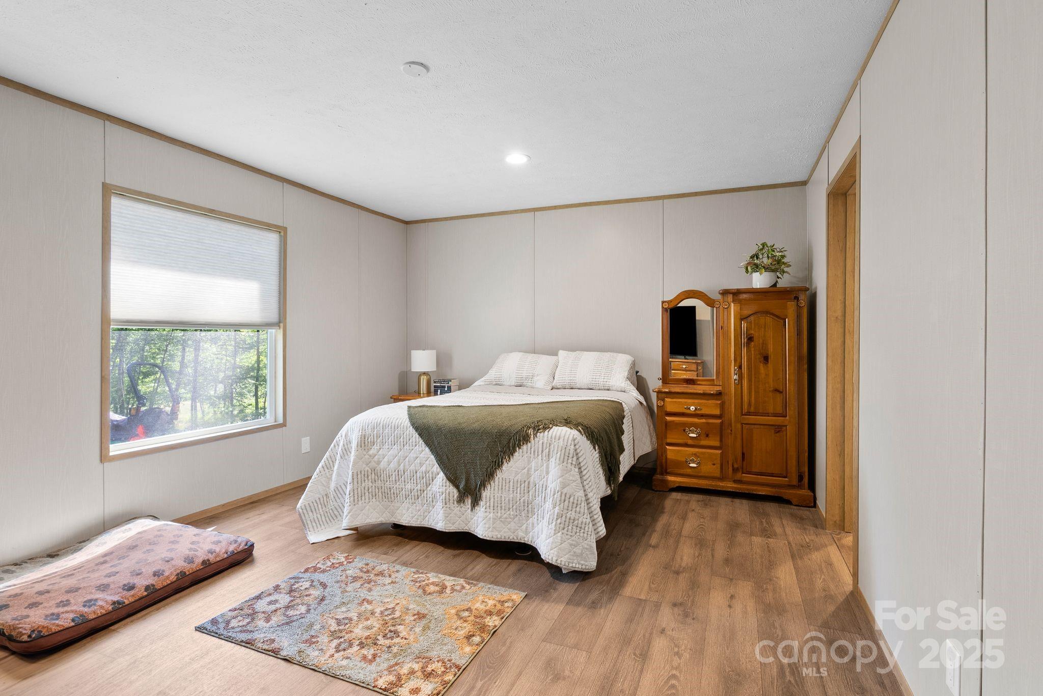 102 Kiwassa Lane — Hendersonville
