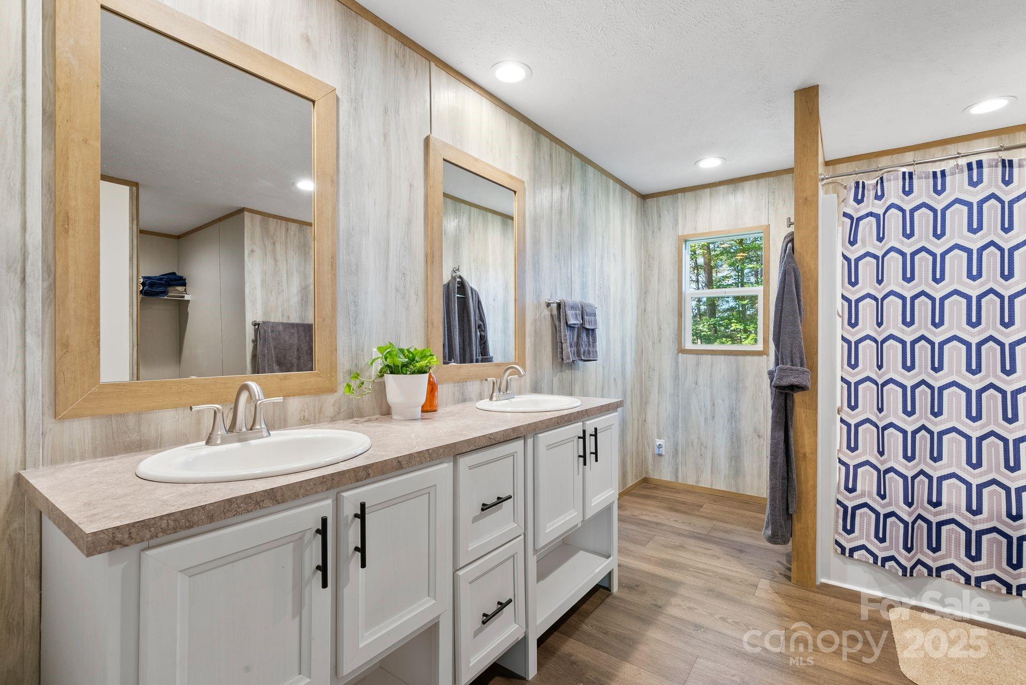 102 Kiwassa Lane — Hendersonville