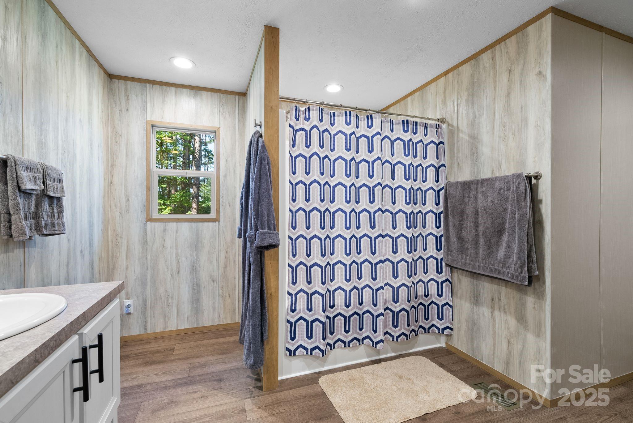 102 Kiwassa Lane — Hendersonville