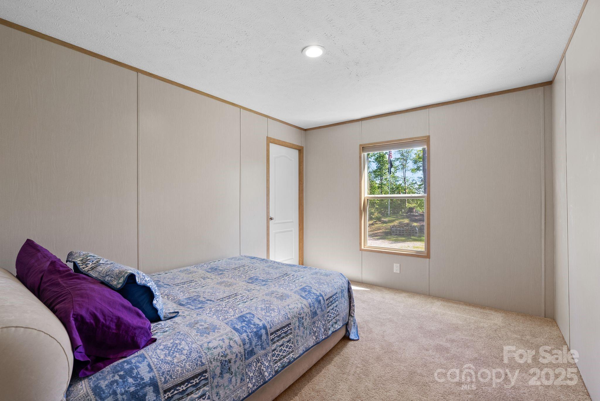 102 Kiwassa Lane — Hendersonville