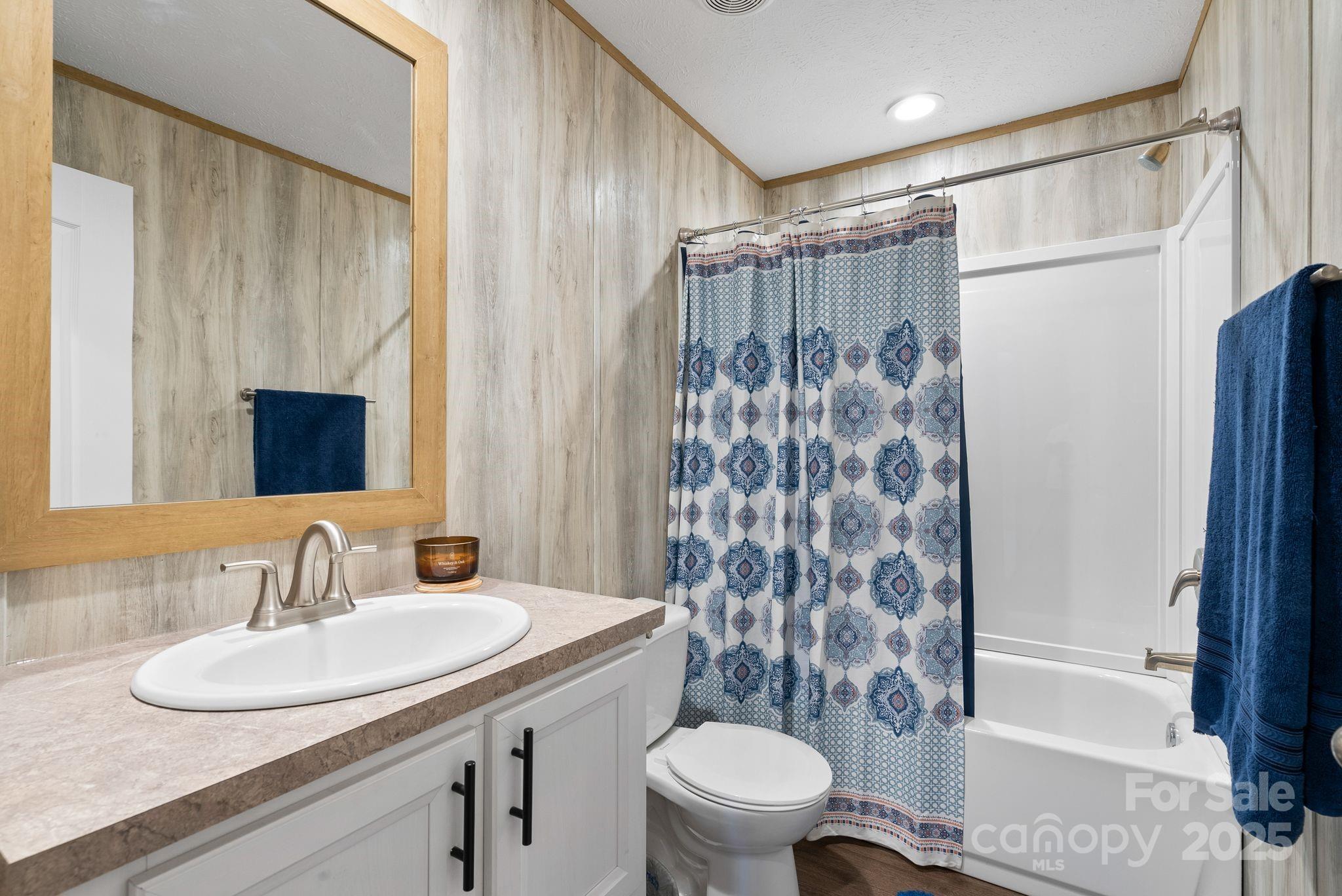 102 Kiwassa Lane — Hendersonville