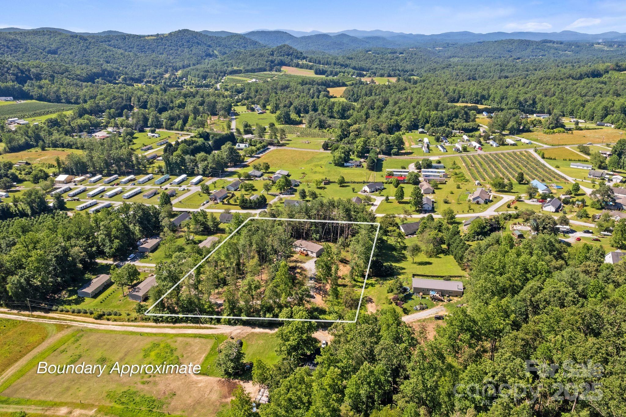 102 Kiwassa Lane — Hendersonville