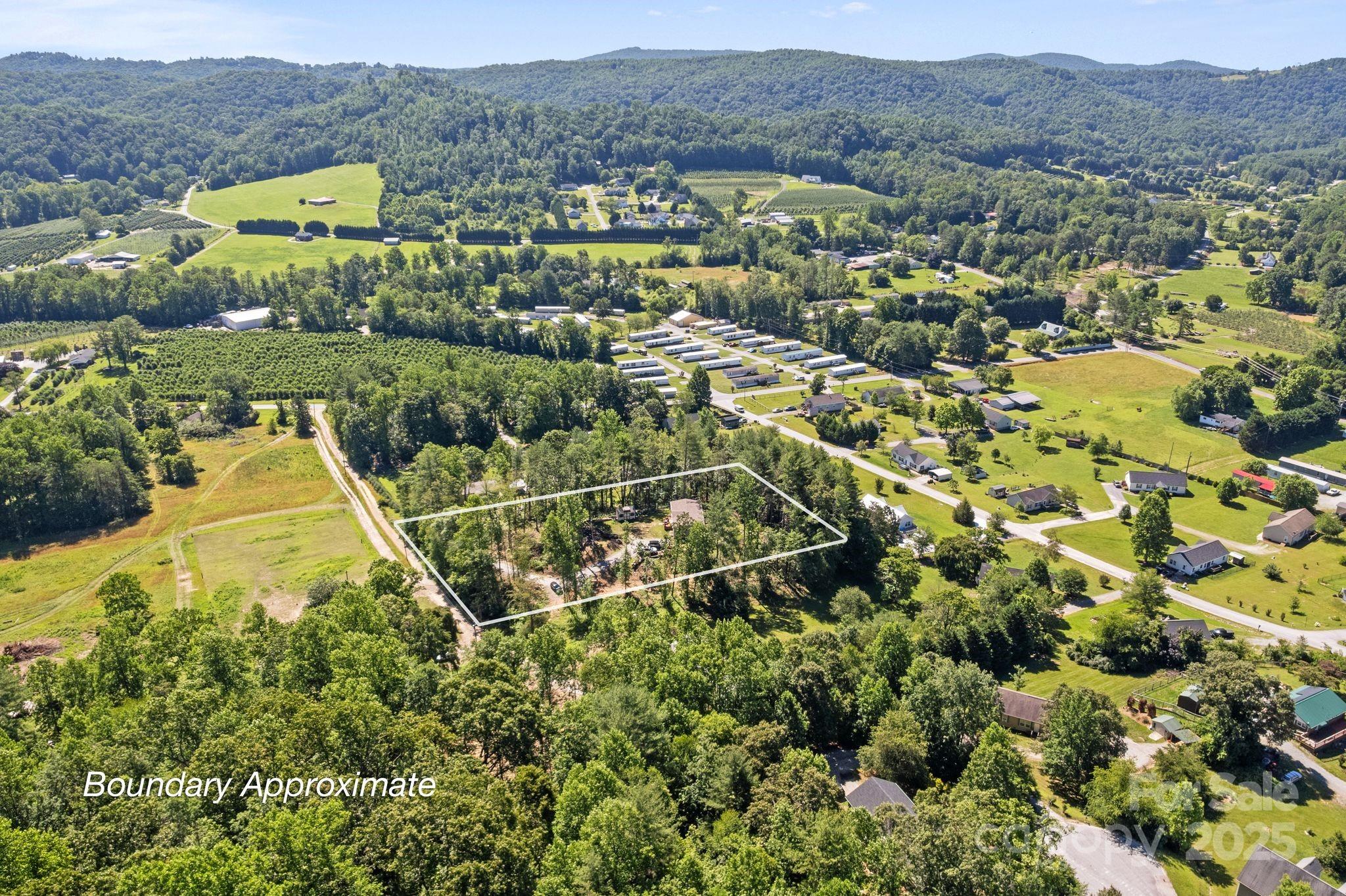 102 Kiwassa Lane — Hendersonville
