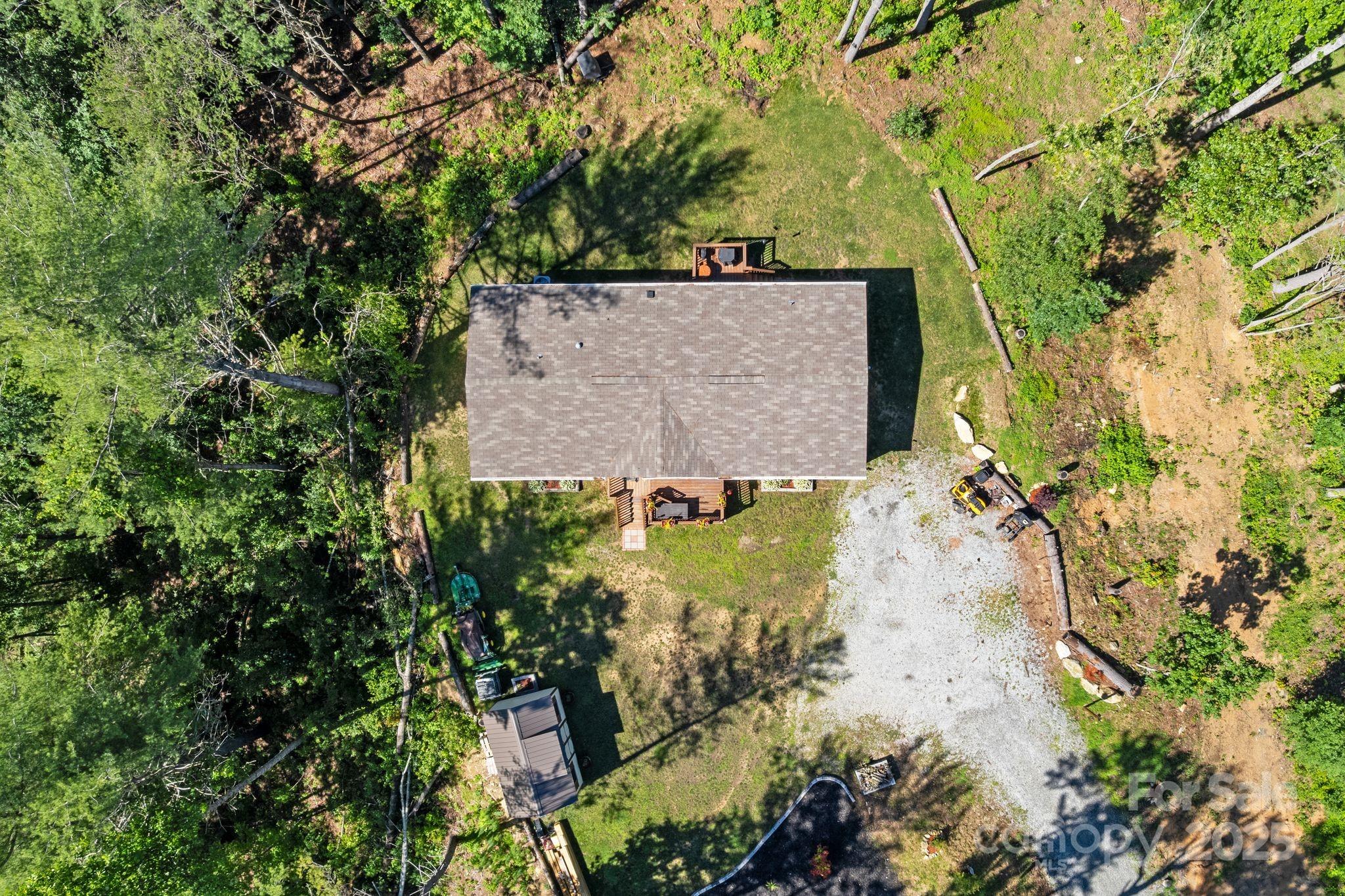 102 Kiwassa Lane — Hendersonville