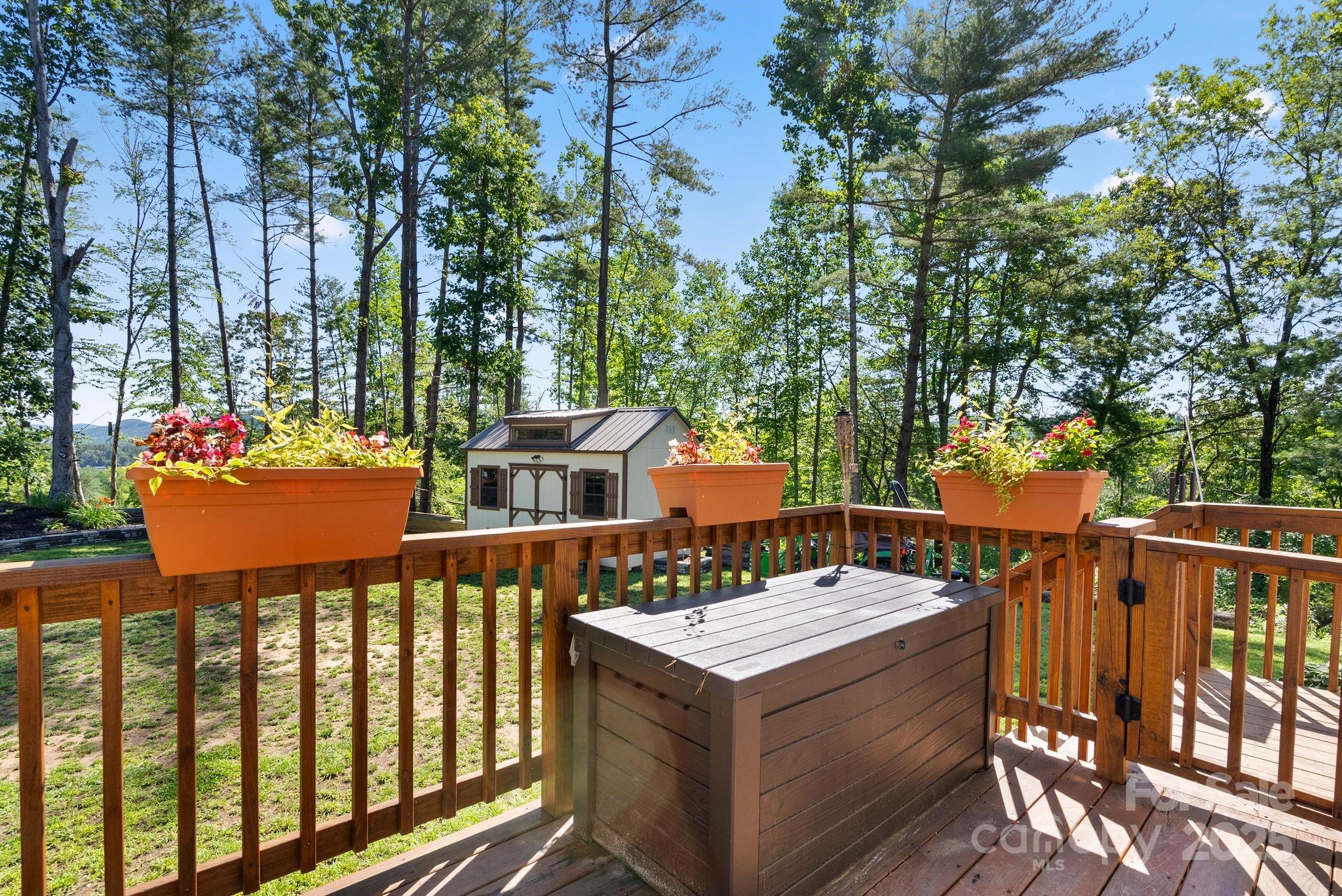 102 Kiwassa Lane — Hendersonville