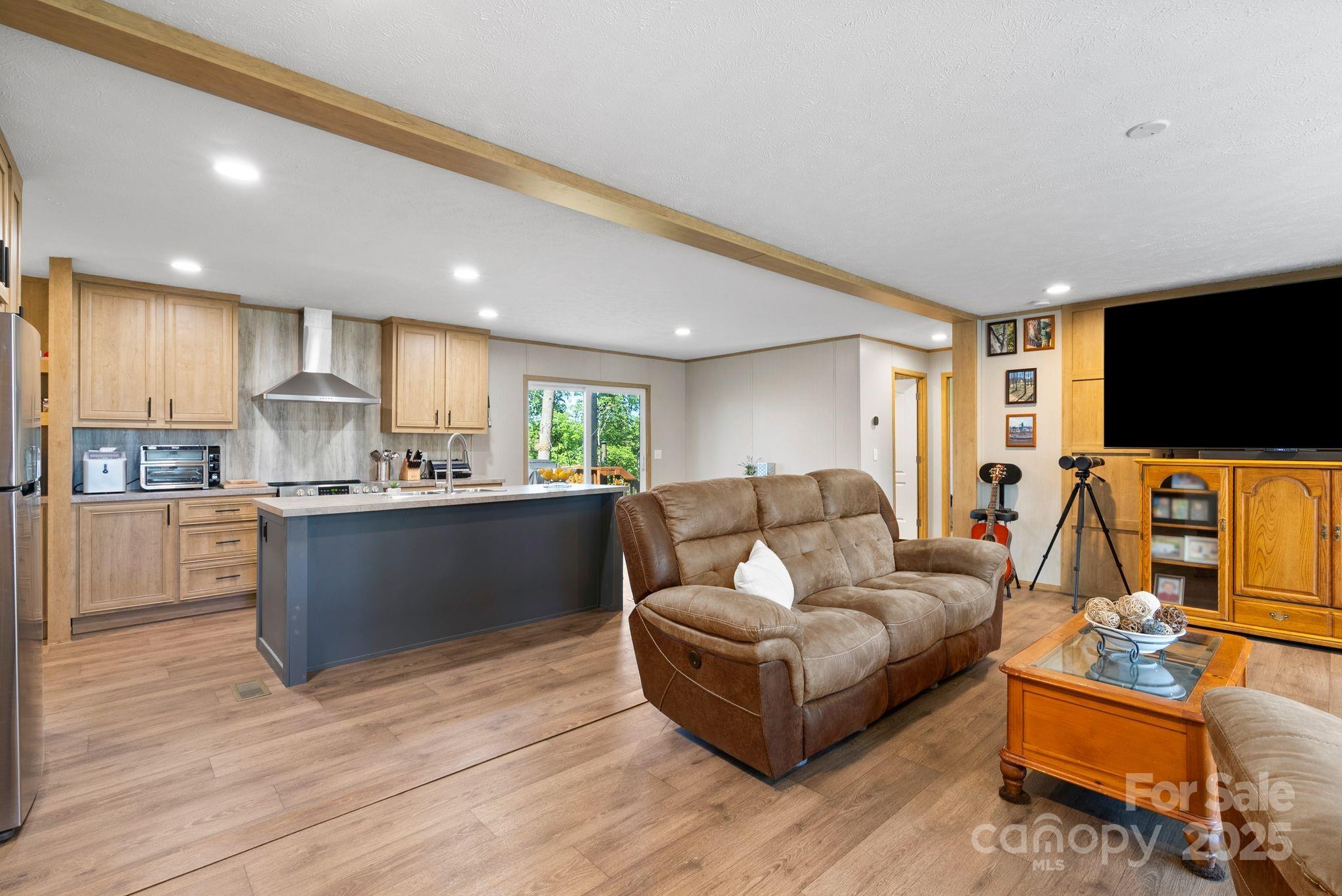 102 Kiwassa Lane — Hendersonville