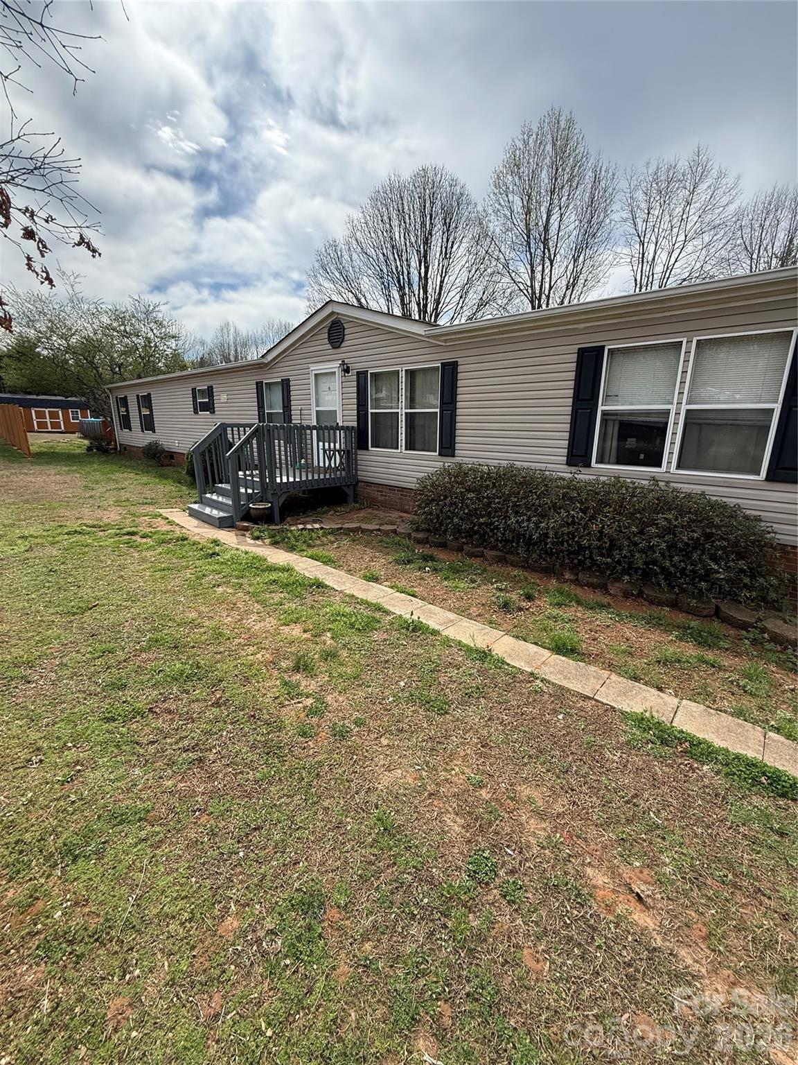 2423 Stones Throw Court — Lenoir