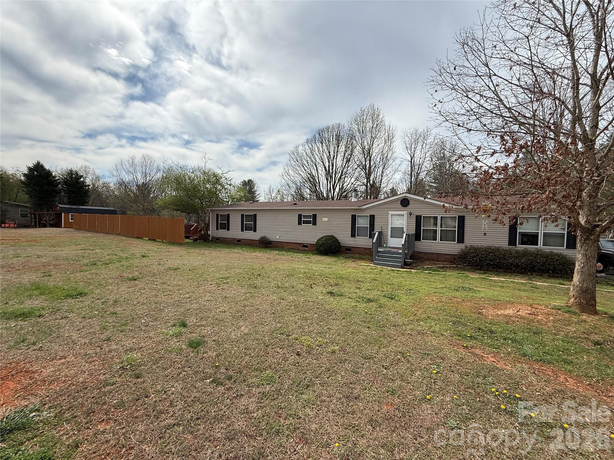 2423 Stones Throw Court — Lenoir