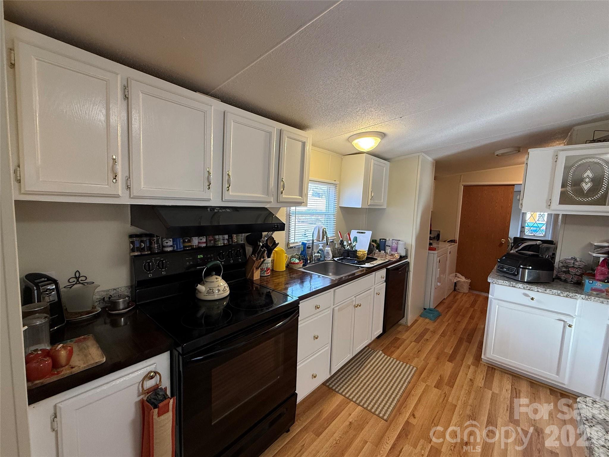2423 Stones Throw Court — Lenoir