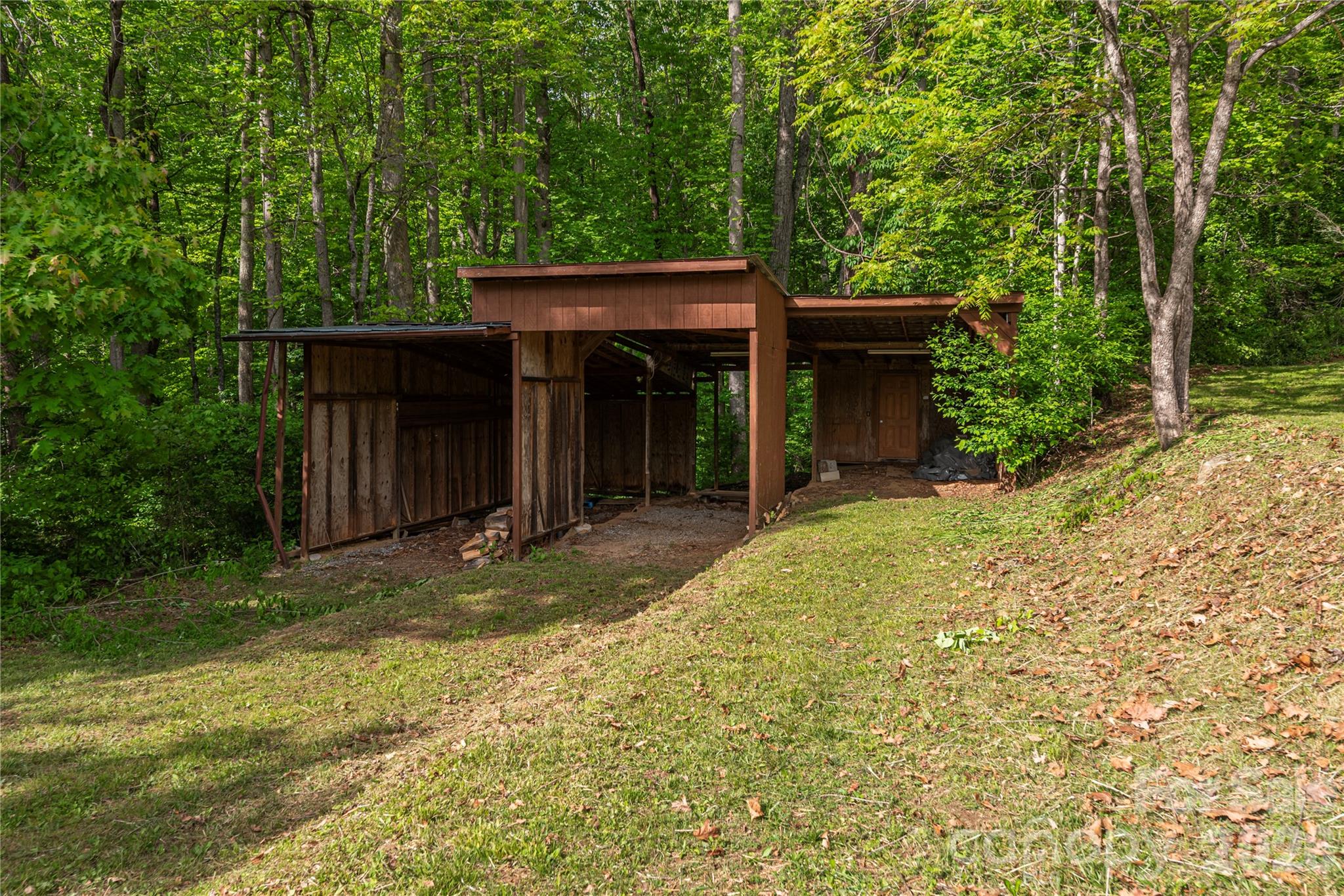 393 Carver Mountain Valley — Sylva