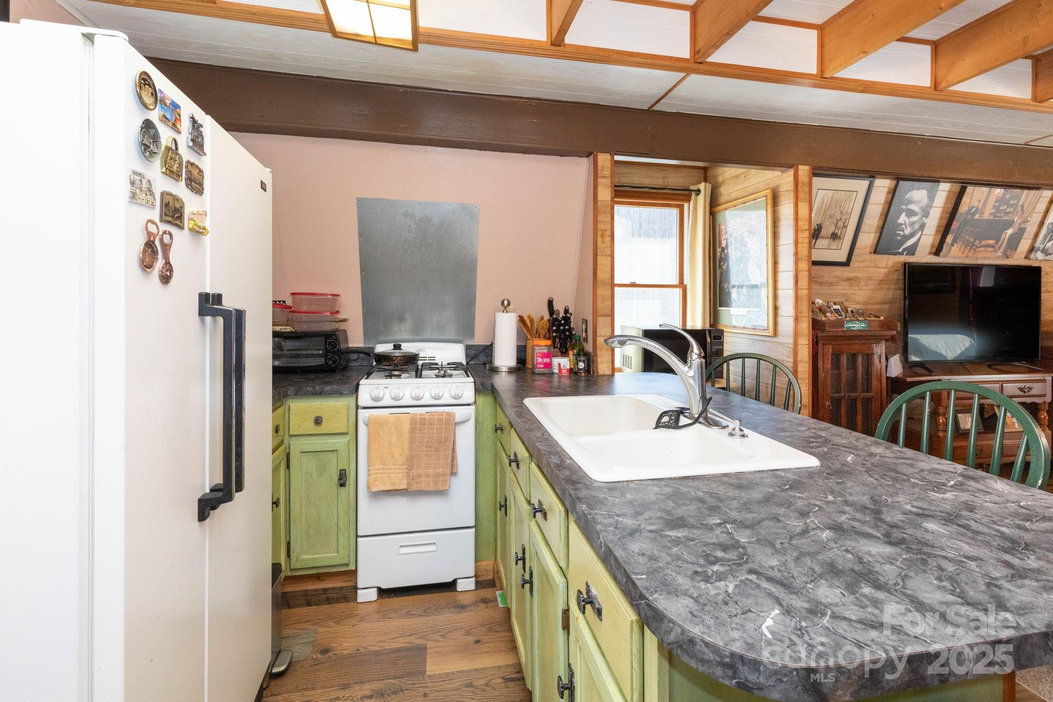 1010 amd 1014 Melton Branch Road — Bakersville