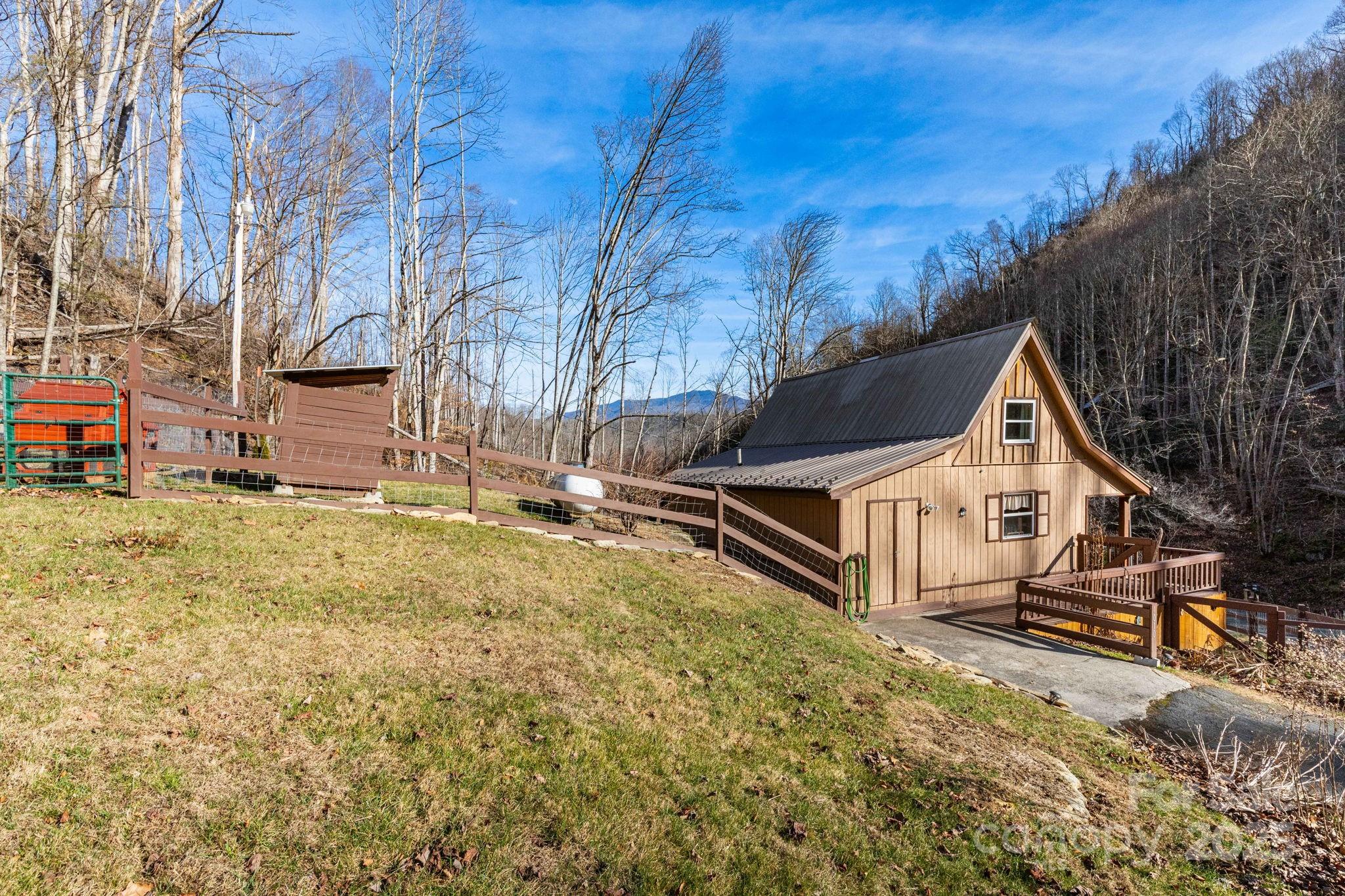 1010 amd 1014 Melton Branch Road — Bakersville