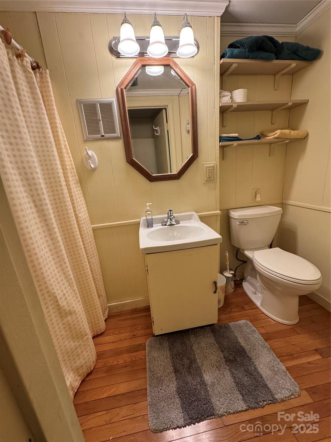 160 Crestwood Circle — Newland